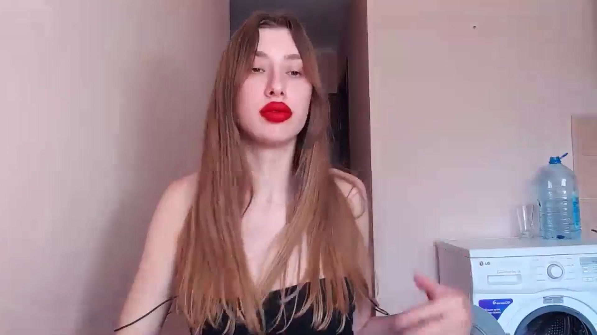 Gallery image thumbnail from Alice_one's myfreecams stream on, 06/06/2024, 11:20 image 14 of 20