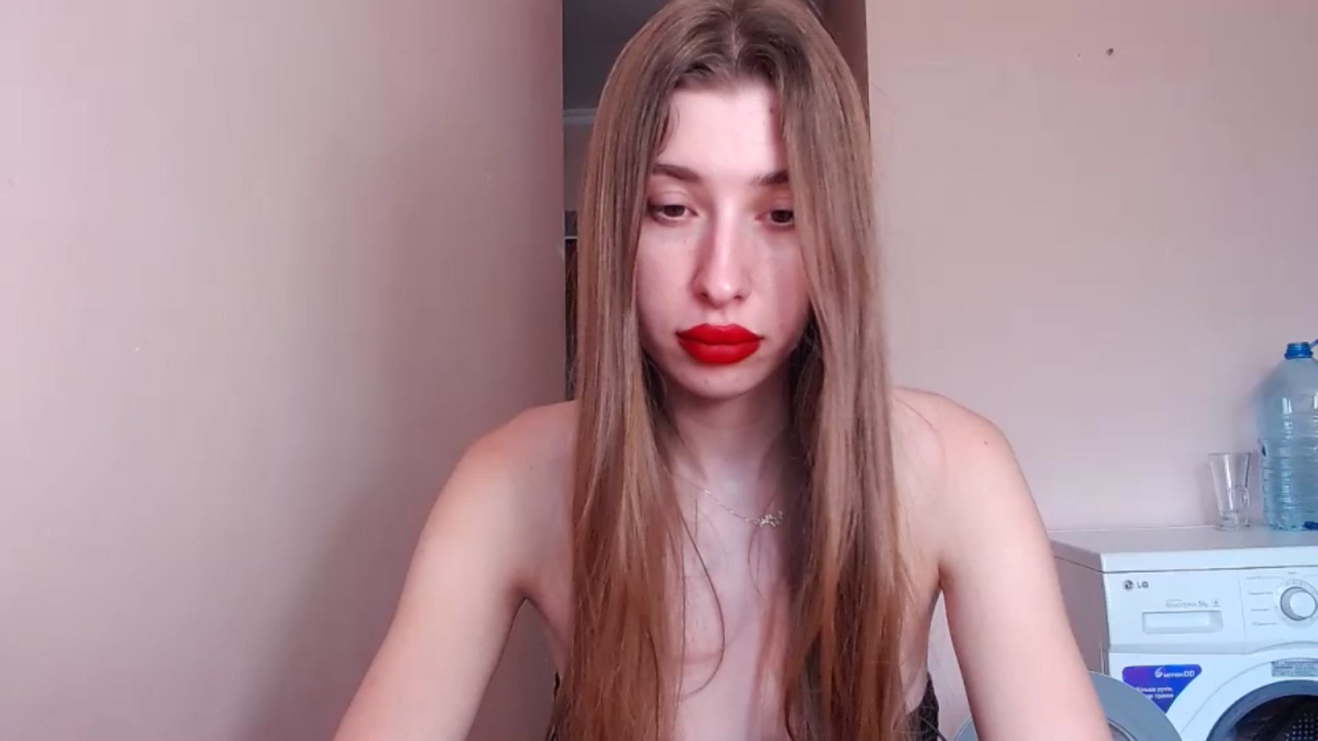 Gallery image thumbnail from Alice_one's myfreecams stream on, 06/06/2024, 11:20 image 8 of 20
