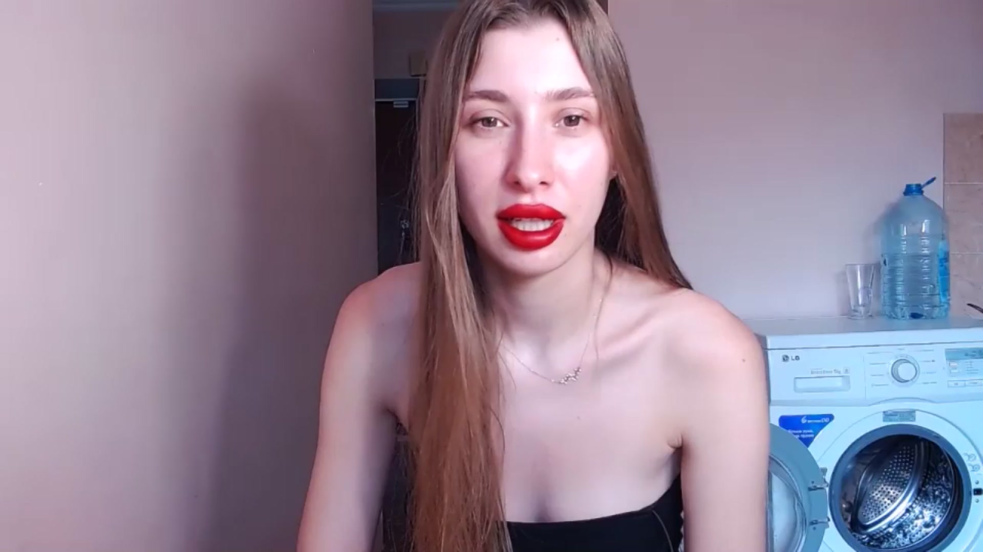 Gallery image thumbnail from Alice_one's myfreecams stream on, 06/06/2024, 11:20 image 19 of 20