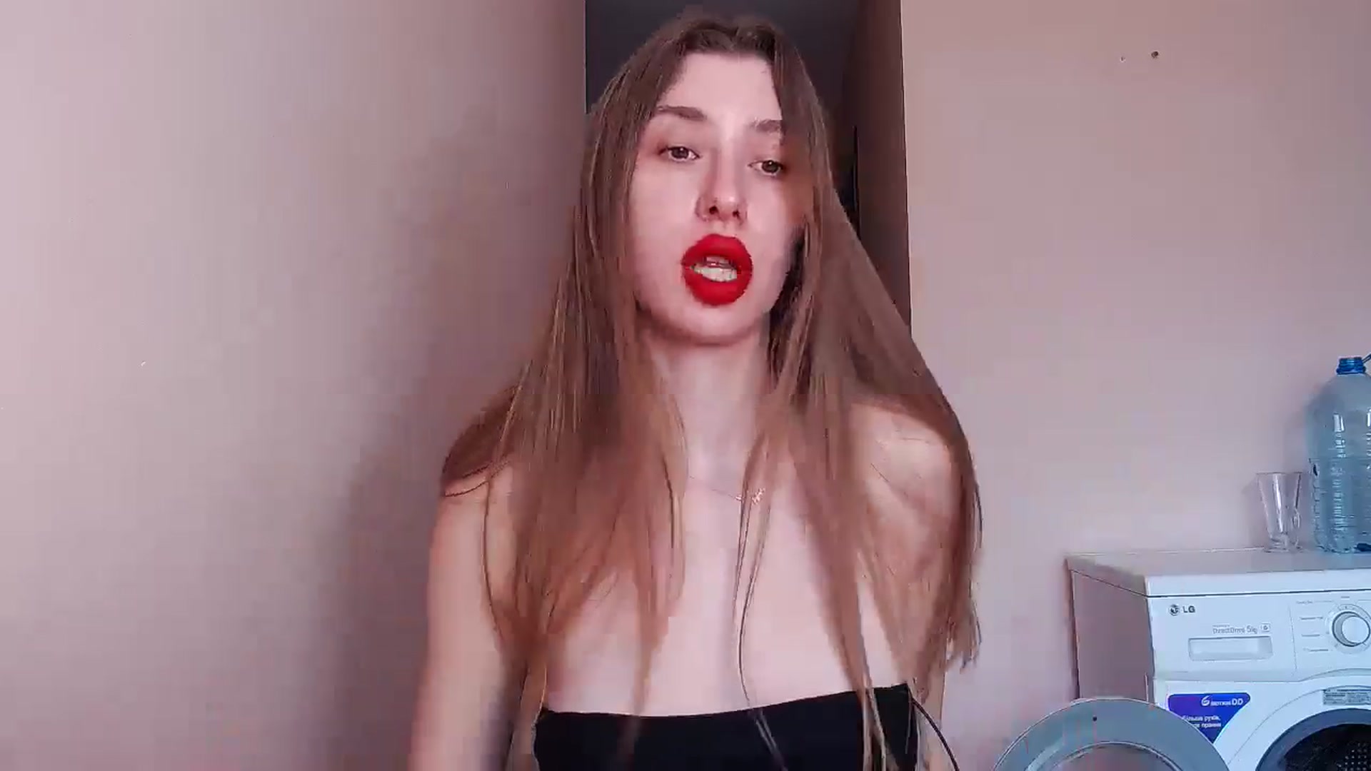 Gallery image thumbnail from Alice_one's myfreecams stream on, 06/06/2024, 11:20 image 9 of 20