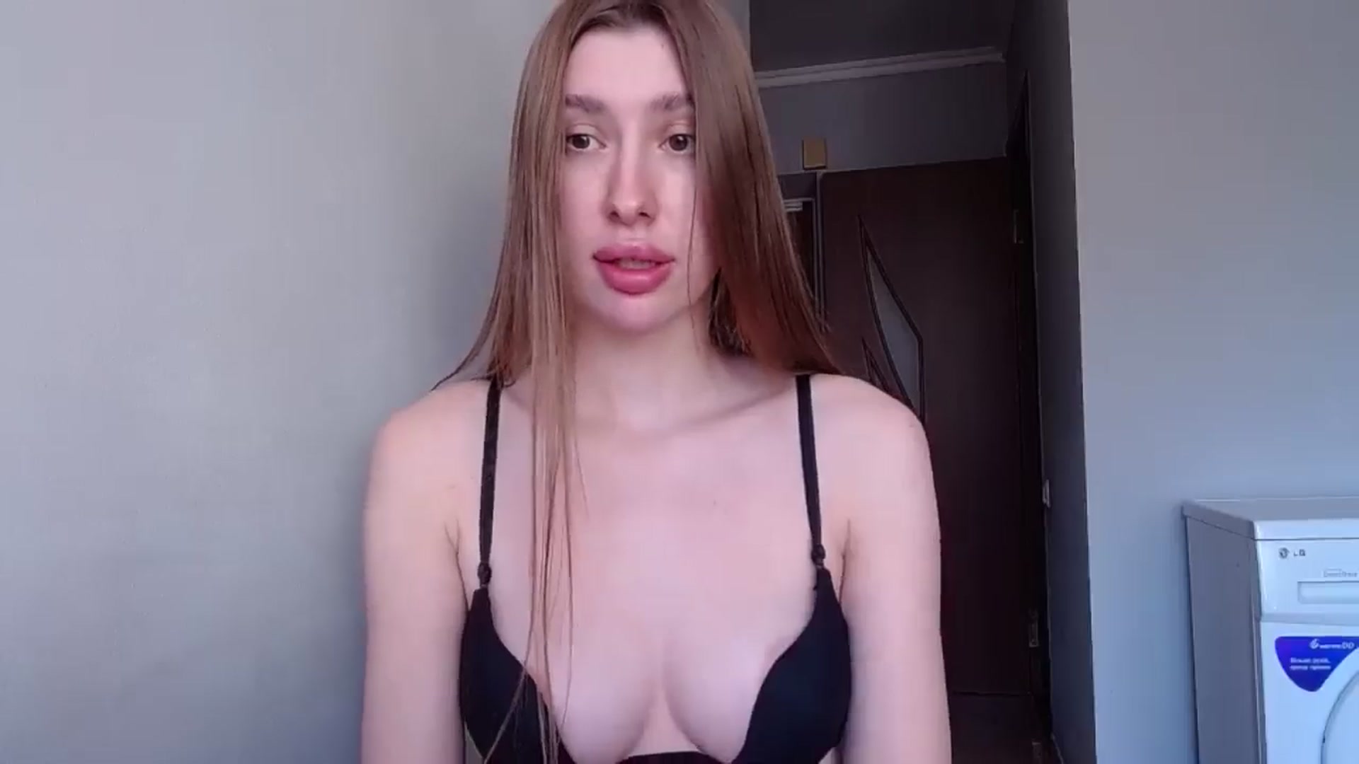 Gallery image thumbnail from Alice_one's myfreecams stream on, 04/15/2025, 12:27 image 15 of 20