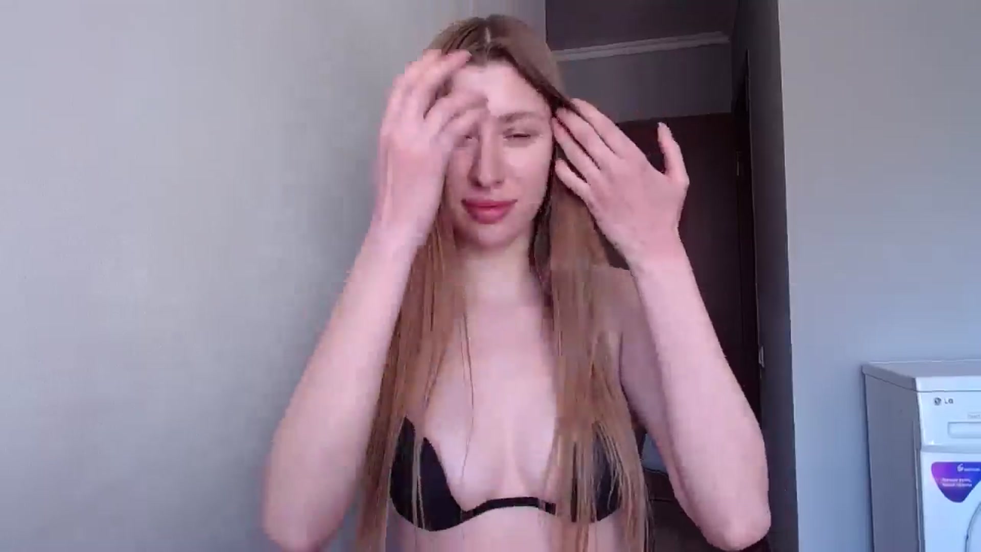 Gallery image thumbnail from Alice_one's myfreecams stream on, 04/15/2025, 12:27 image 7 of 20