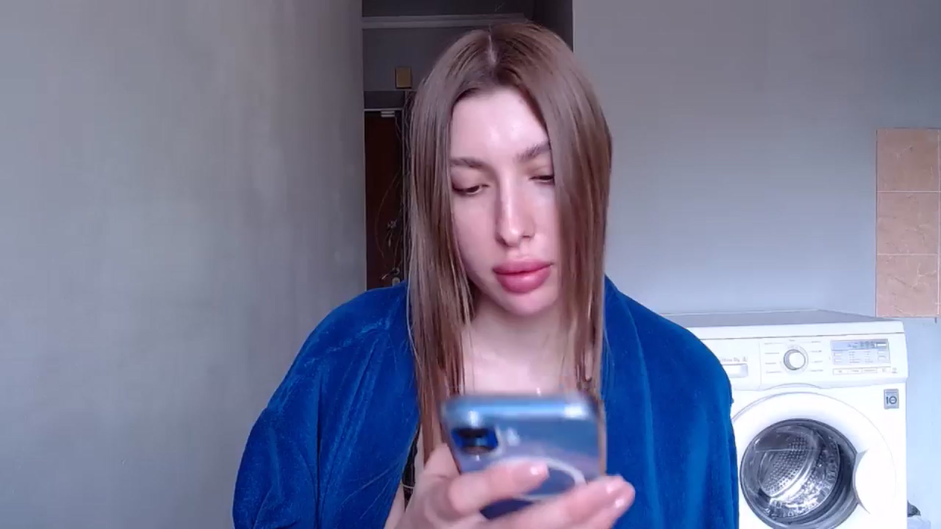 Gallery image thumbnail from Alice_one's myfreecams stream on, 04/15/2025, 13:35 image 16 of 20
