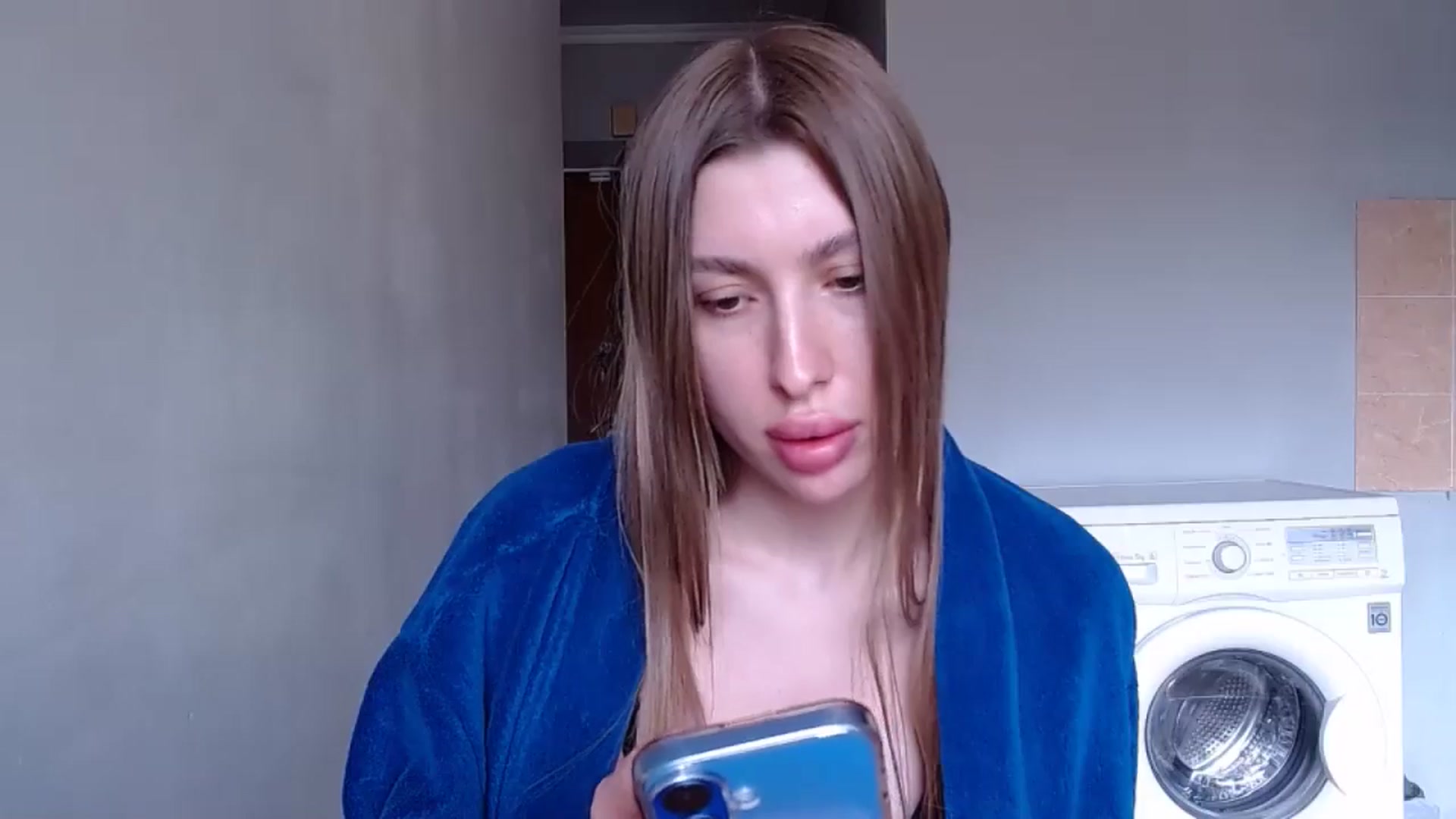 Gallery image thumbnail from Alice_one's myfreecams stream on, 04/15/2025, 13:35 image 14 of 20
