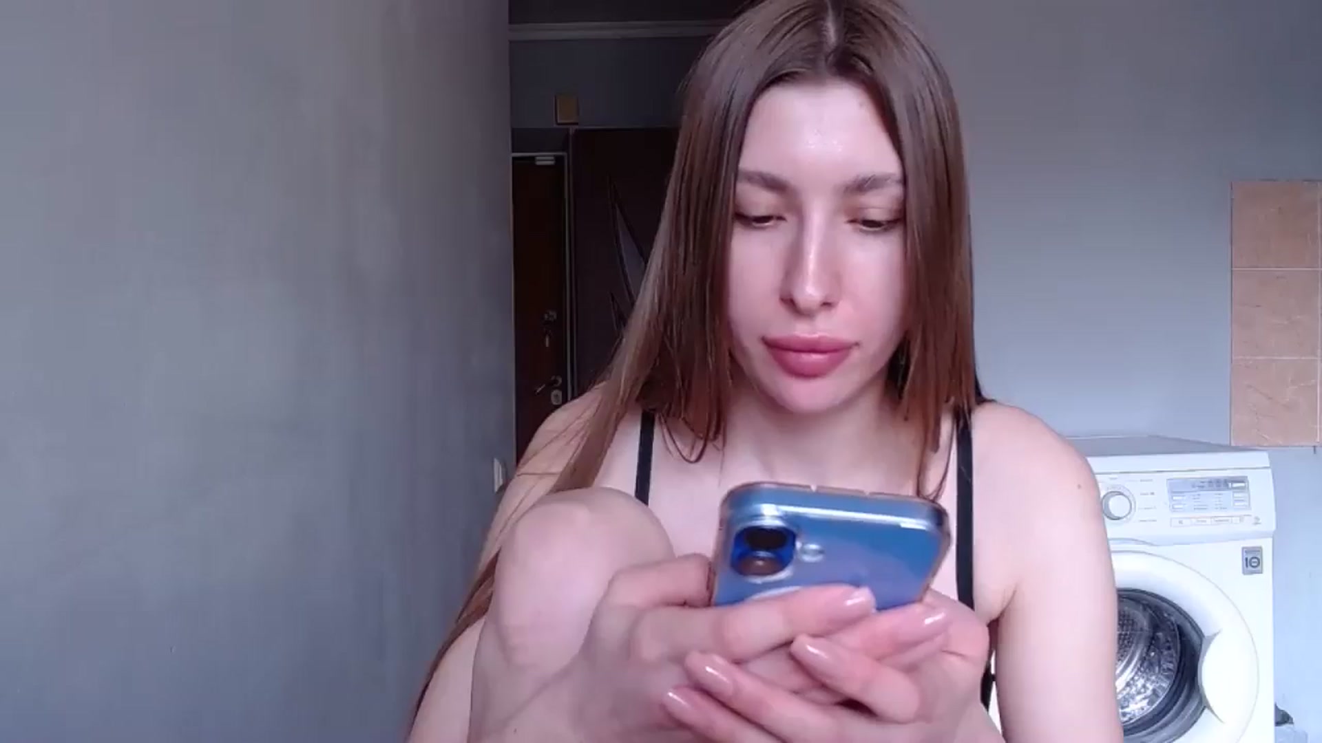 Gallery image thumbnail from Alice_one's myfreecams stream on, 04/15/2025, 13:35 image 6 of 20