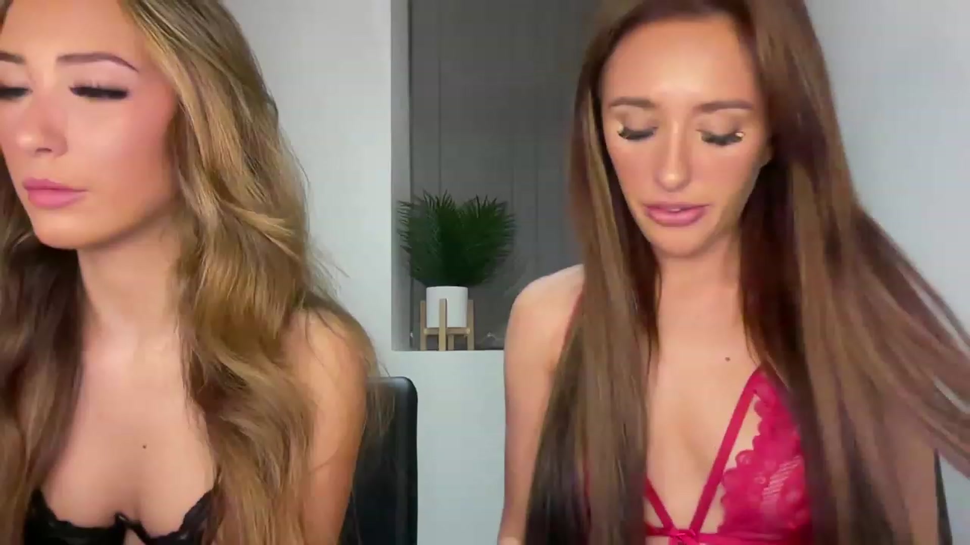 Gallery image thumbnail from Alicebabyx's myfreecams stream on, 02/15/2023, 20:45 image 1 of 20