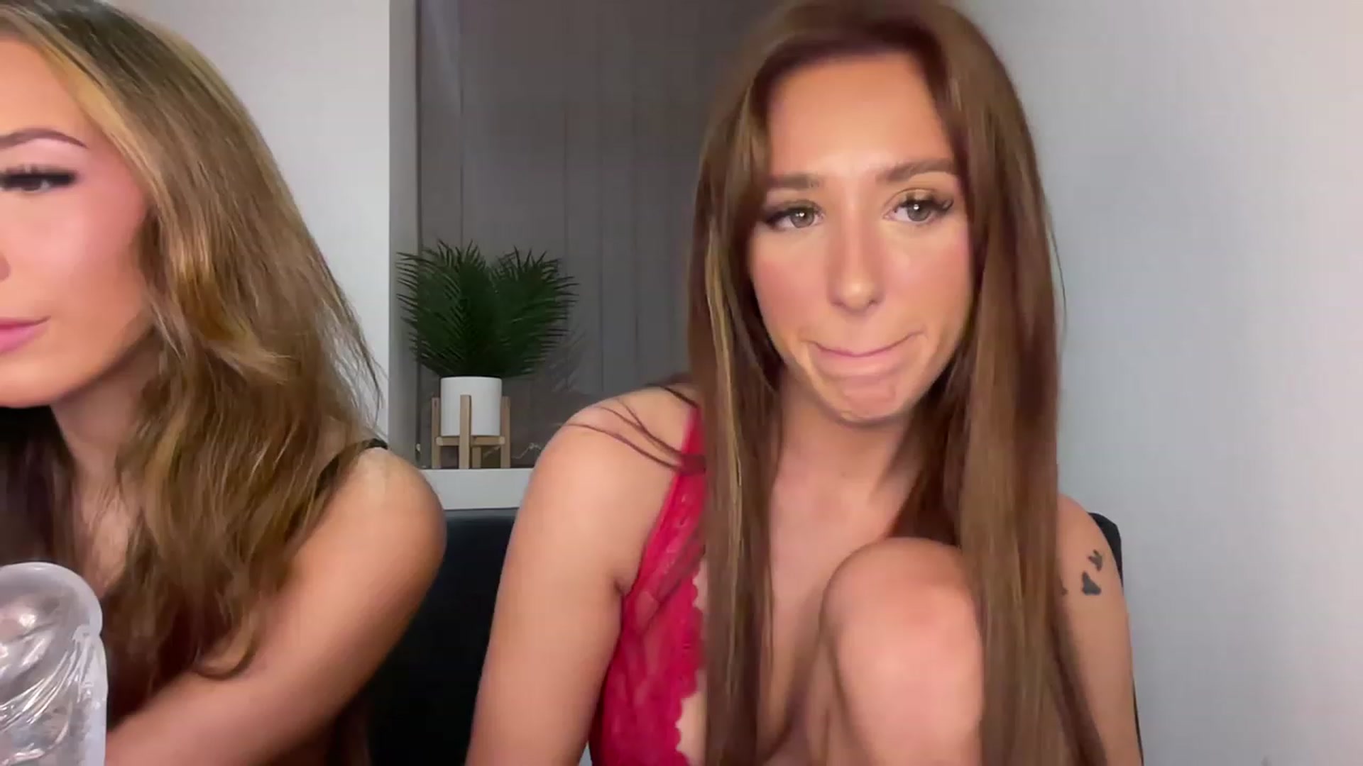 Gallery image thumbnail from Alicebabyx's myfreecams stream on, 02/15/2023, 21:21 image 3 of 20