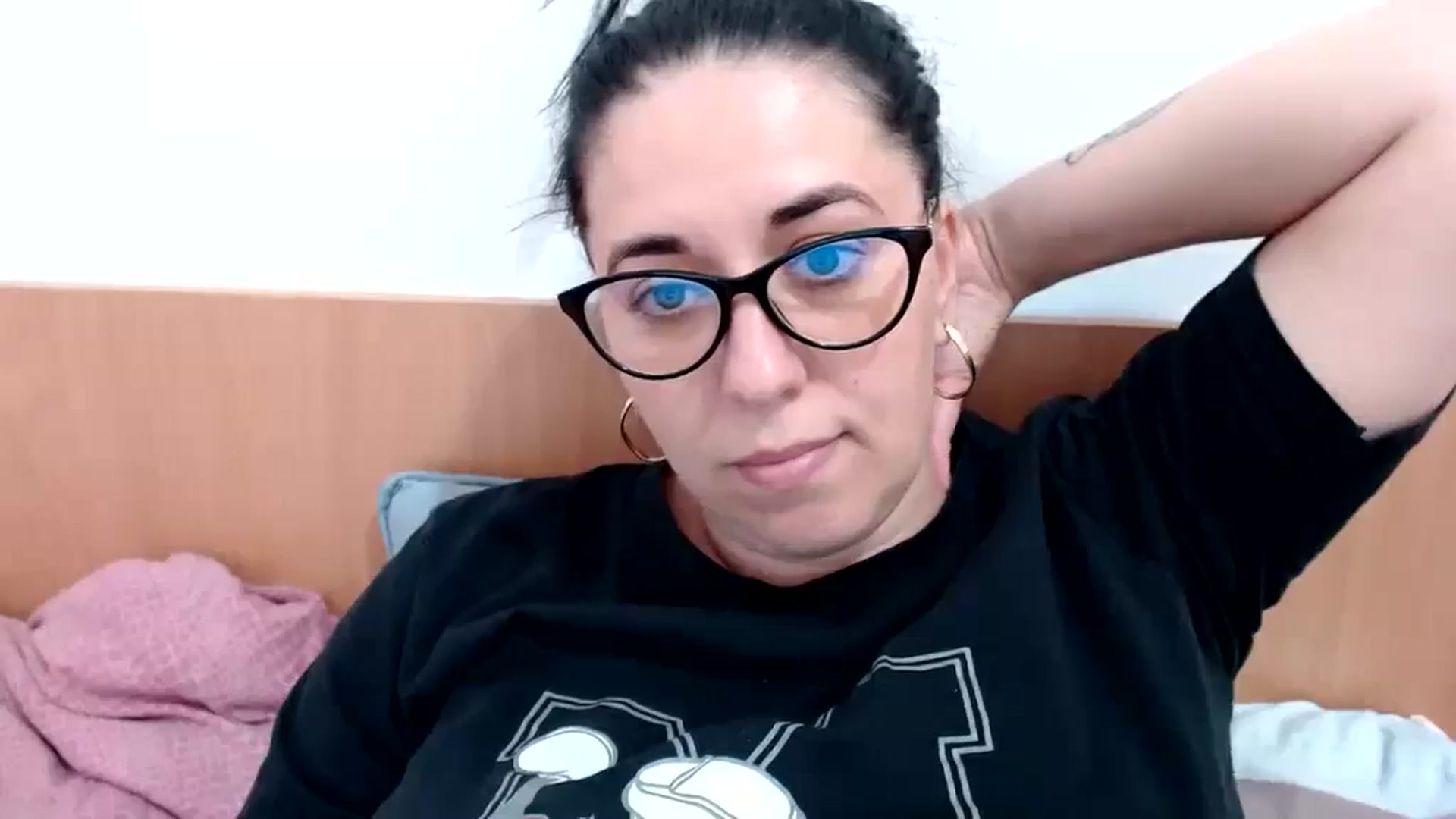 Gallery image thumbnail from Aliceblack24's myfreecams stream on, 09/27/2023, 13:59 image 10 of 20