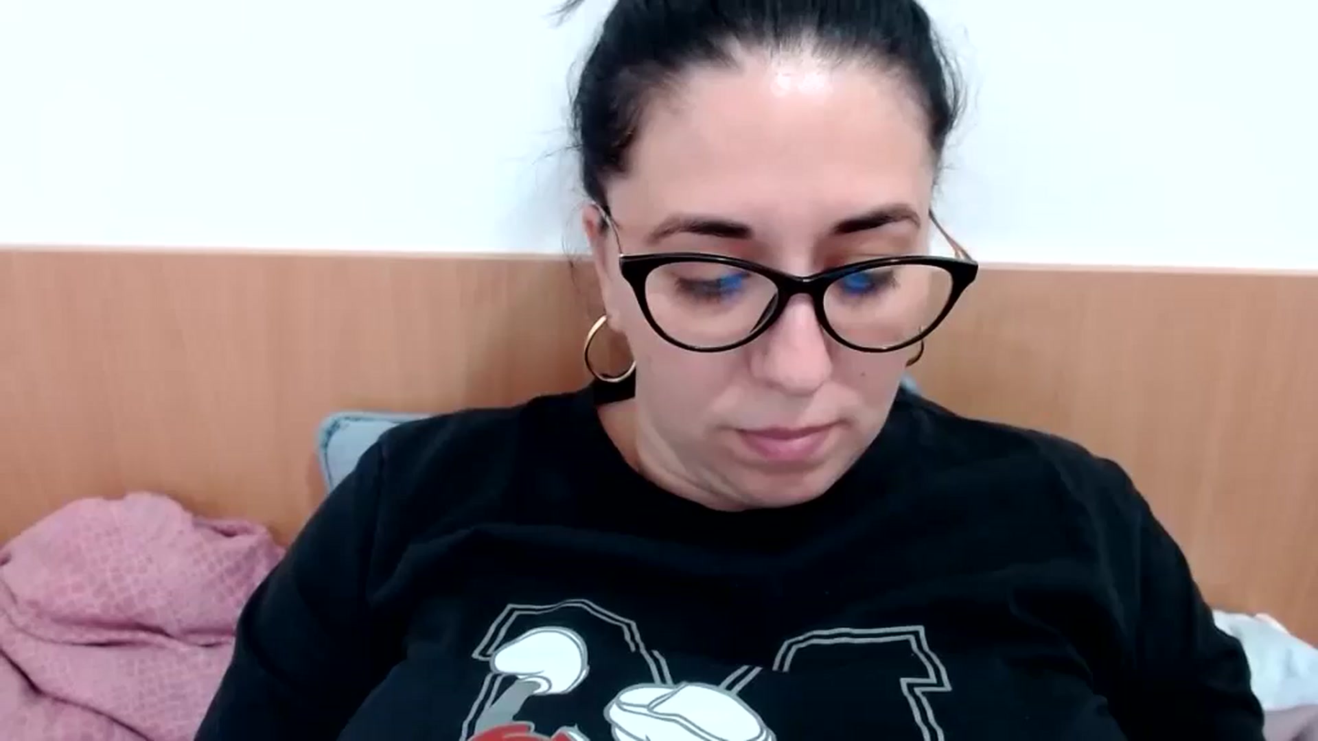 Gallery image thumbnail from Aliceblack24's myfreecams stream on, 09/27/2023, 13:59 image 13 of 20