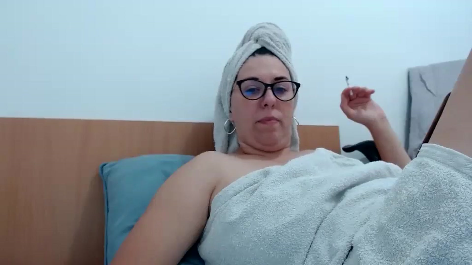 Gallery image thumbnail from Aliceblack24's myfreecams stream on, 09/30/2023, 10:23 image 14 of 20