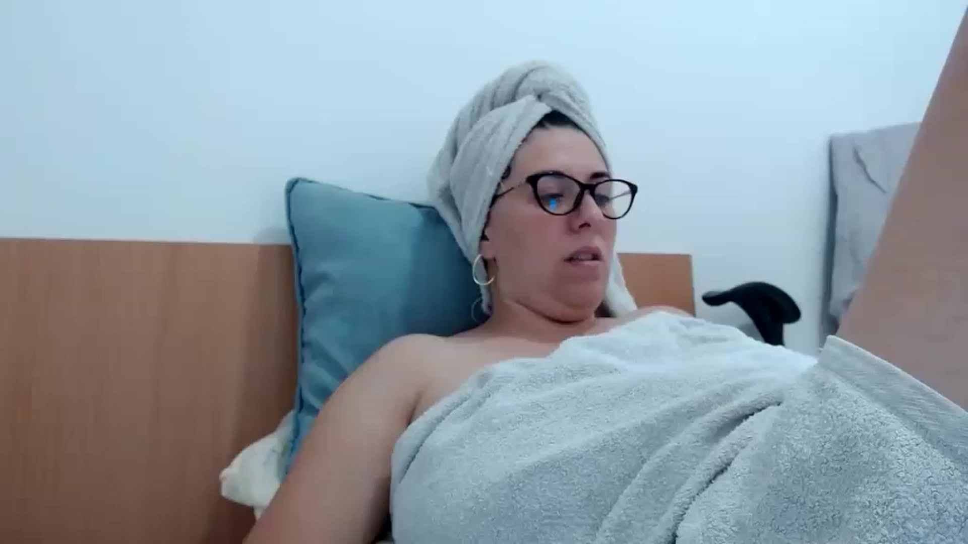 Gallery image thumbnail from Aliceblack24's myfreecams stream on, 09/30/2023, 10:23 image 19 of 20