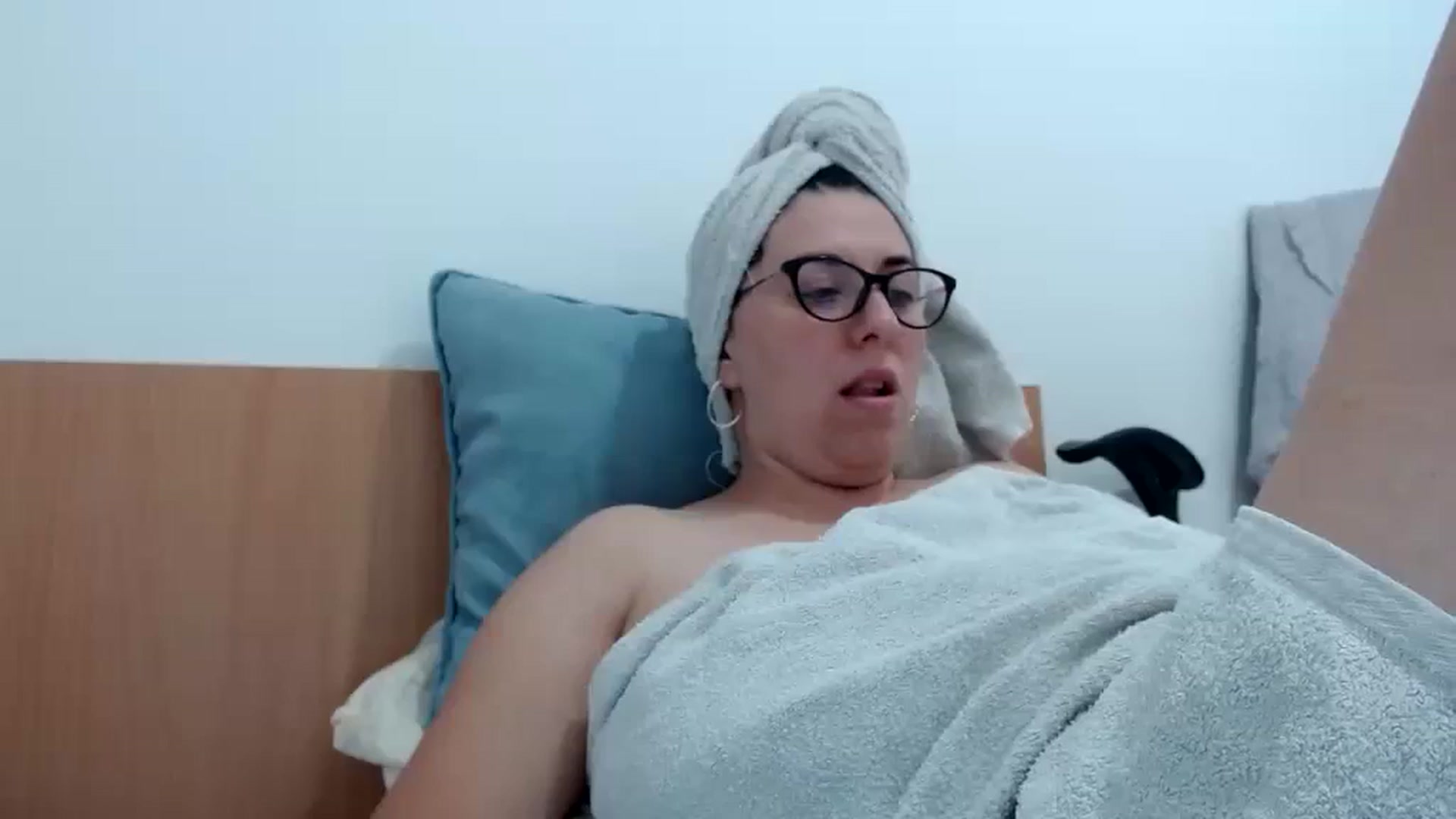 Gallery image thumbnail from Aliceblack24's myfreecams stream on, 09/30/2023, 10:23 image 16 of 20