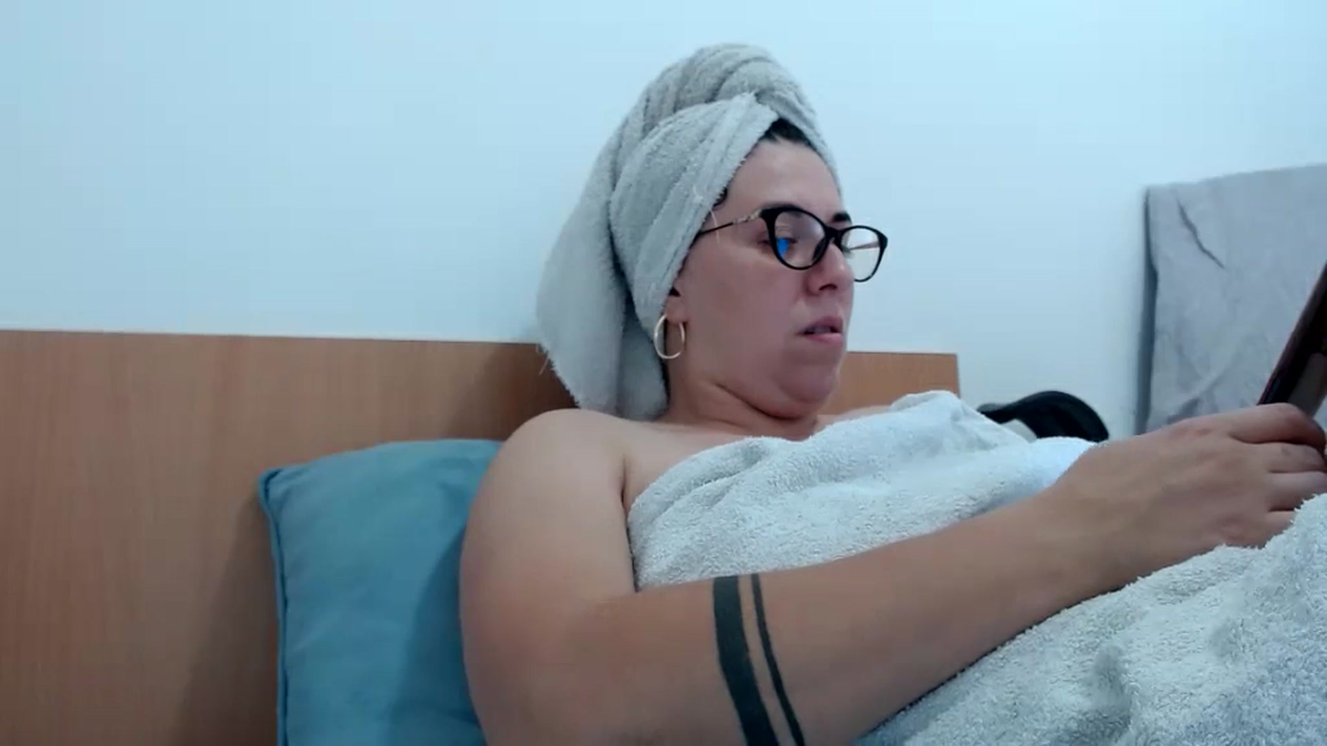 Gallery image thumbnail from Aliceblack24's myfreecams stream on, 09/30/2023, 10:23 image 5 of 20