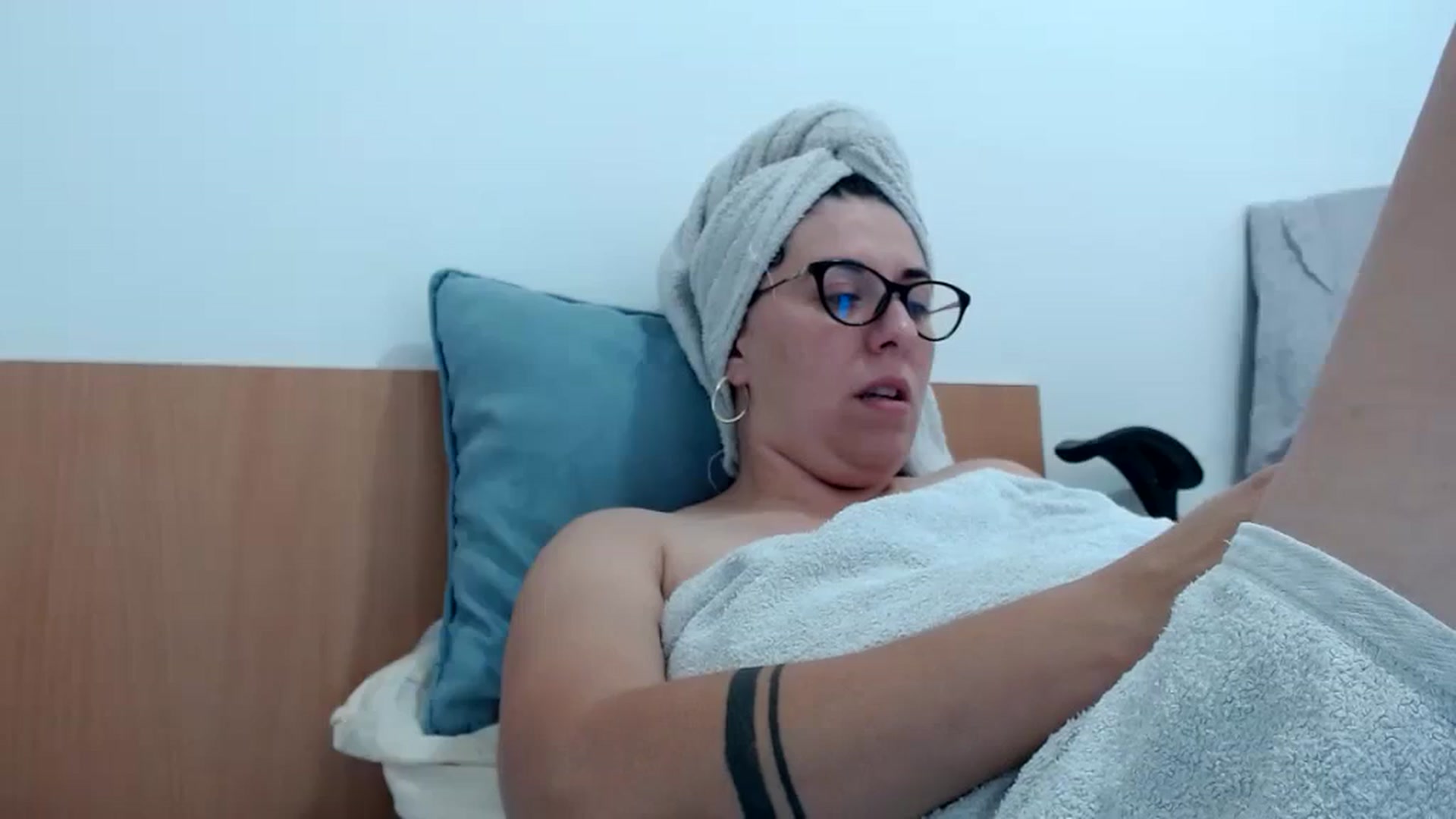 Gallery image thumbnail from Aliceblack24's myfreecams stream on, 09/30/2023, 10:23 image 20 of 20
