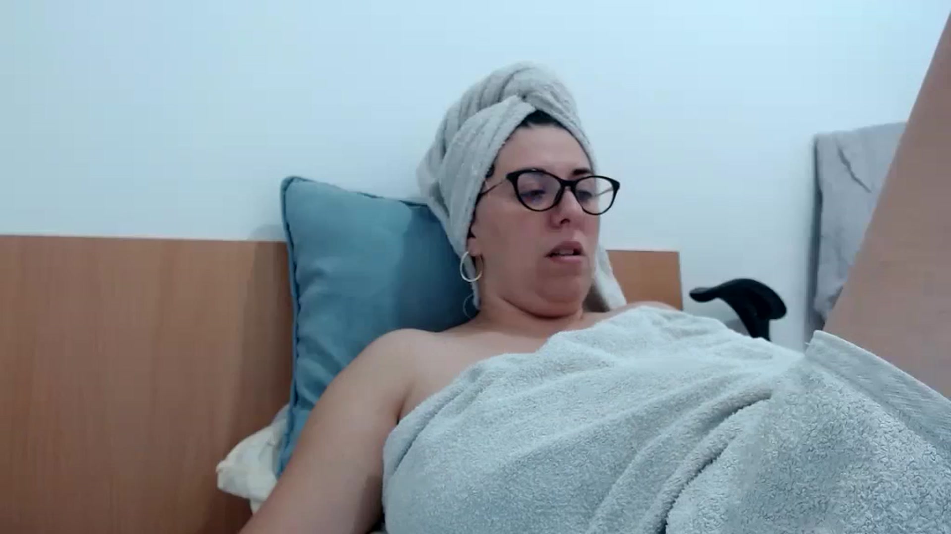 Gallery image thumbnail from Aliceblack24's myfreecams stream on, 09/30/2023, 10:23 image 17 of 20