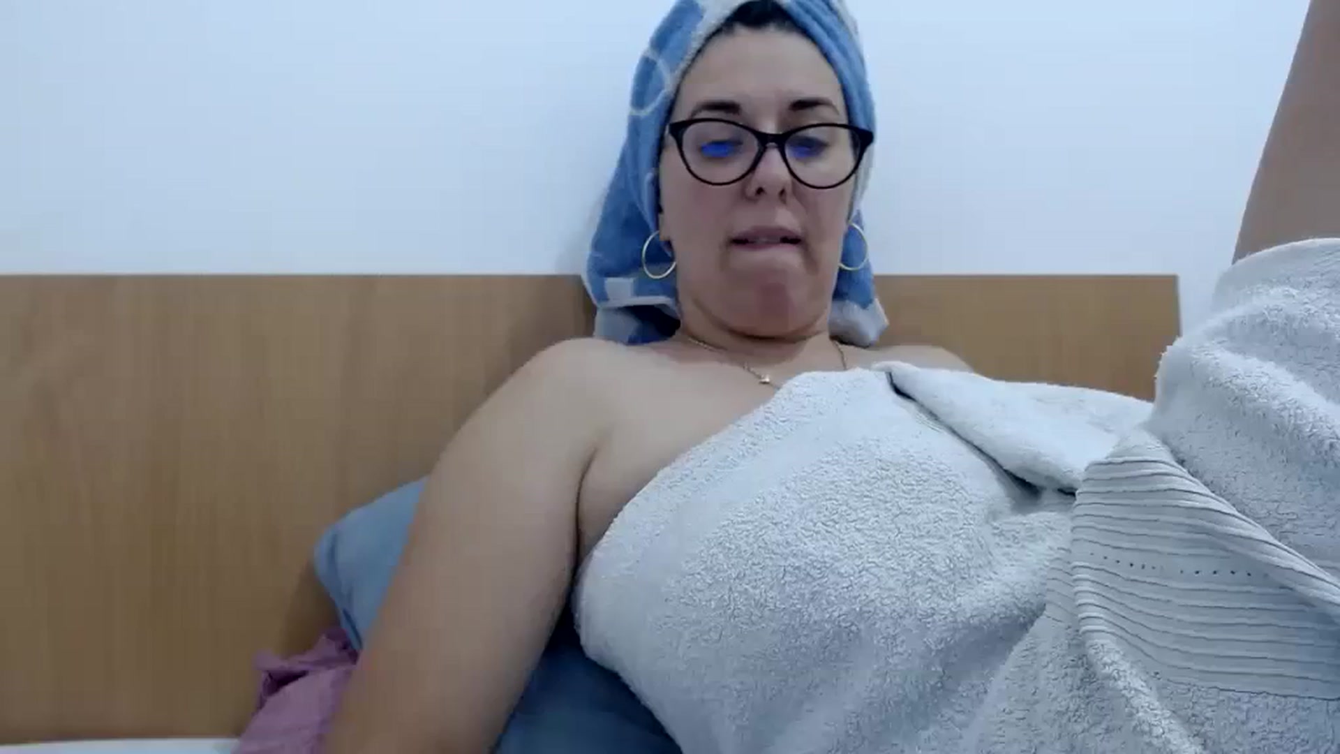 Gallery image thumbnail from Aliceblack24's myfreecams stream on, 10/10/2023, 11:10 image 17 of 20