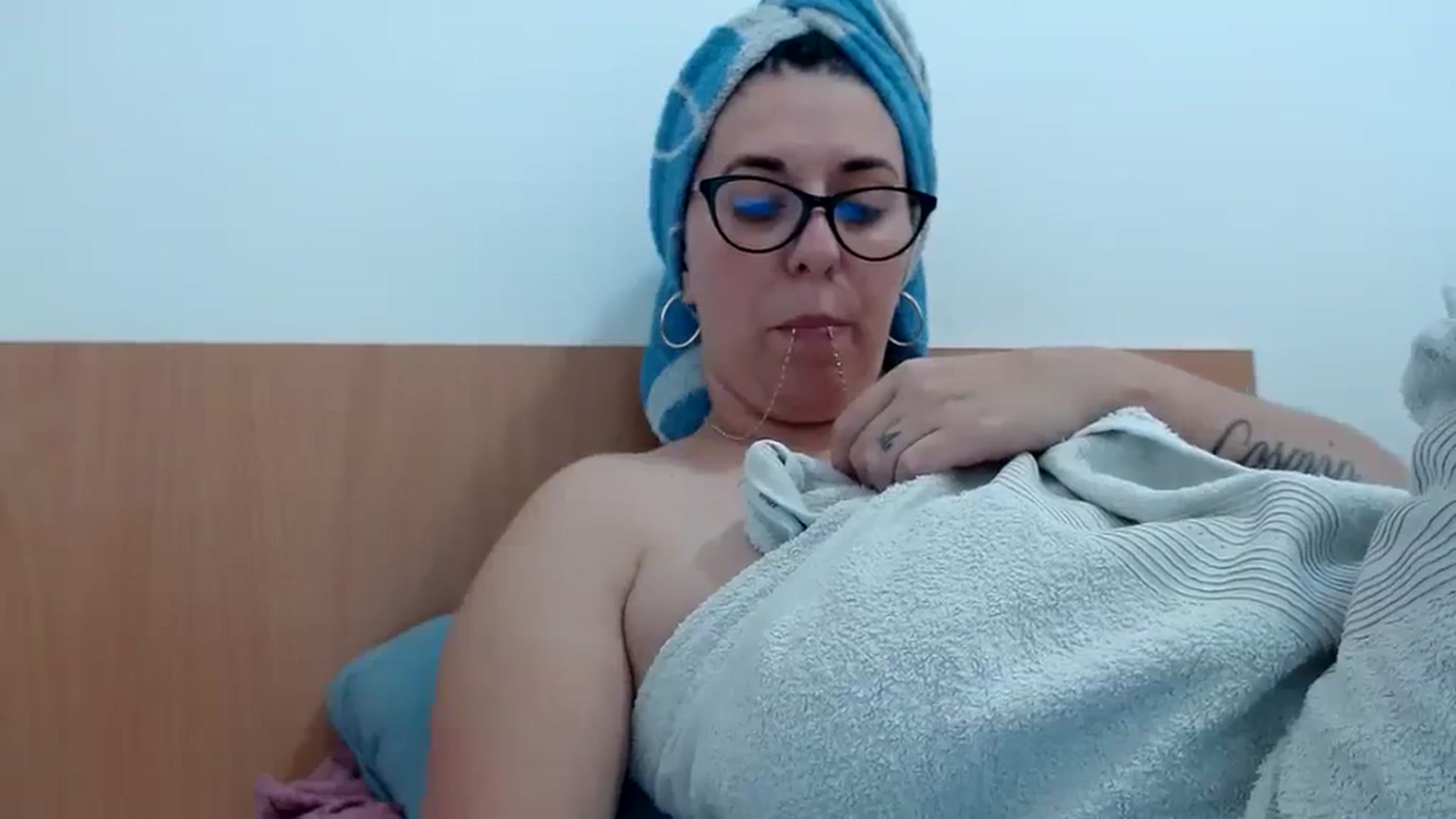 Gallery image thumbnail from Aliceblack24's myfreecams stream on, 10/10/2023, 11:10 image 9 of 20