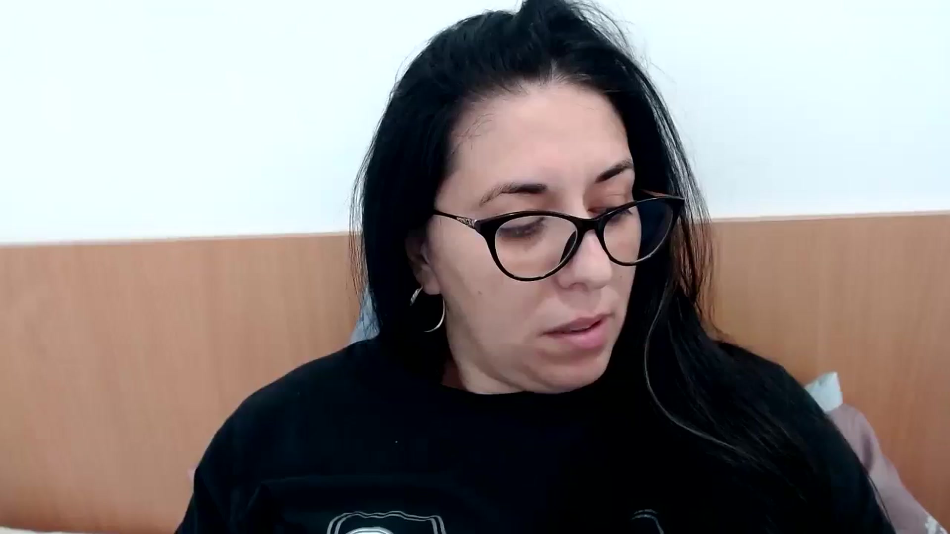 Gallery image thumbnail from Aliceblack24's myfreecams stream on, 10/19/2023, 13:49 image 8 of 20