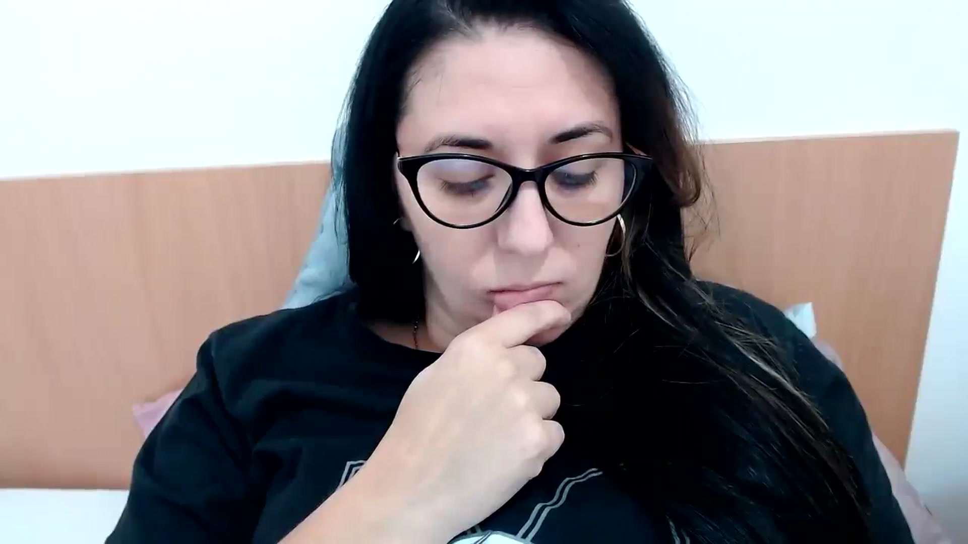 Gallery image thumbnail from Aliceblack24's myfreecams stream on, 10/19/2023, 13:49 image 17 of 20