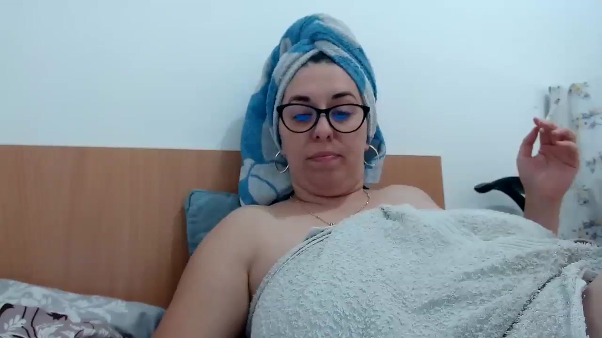 Gallery image thumbnail from Aliceblack24's myfreecams stream on, 10/23/2023, 13:00 image 16 of 20