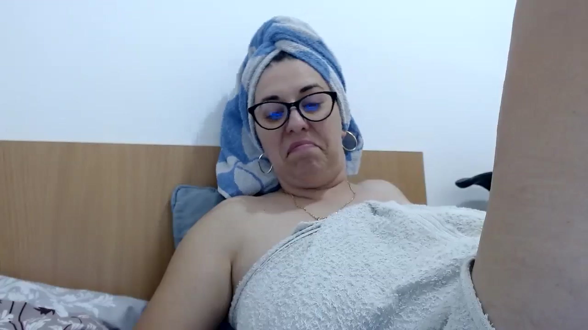 Gallery image thumbnail from Aliceblack24's myfreecams stream on, 10/23/2023, 13:00 image 8 of 20