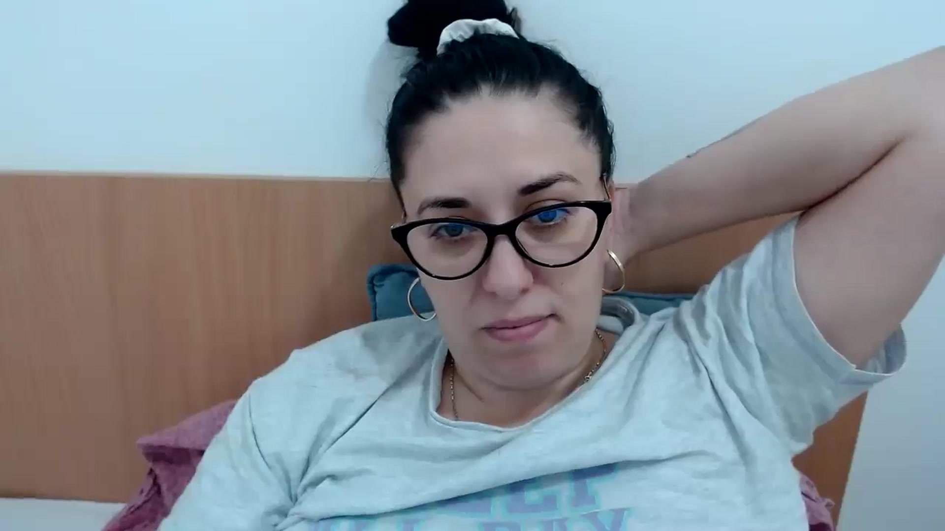 Gallery image thumbnail from Aliceblack24's myfreecams stream on, 10/24/2023, 08:20 image 15 of 20