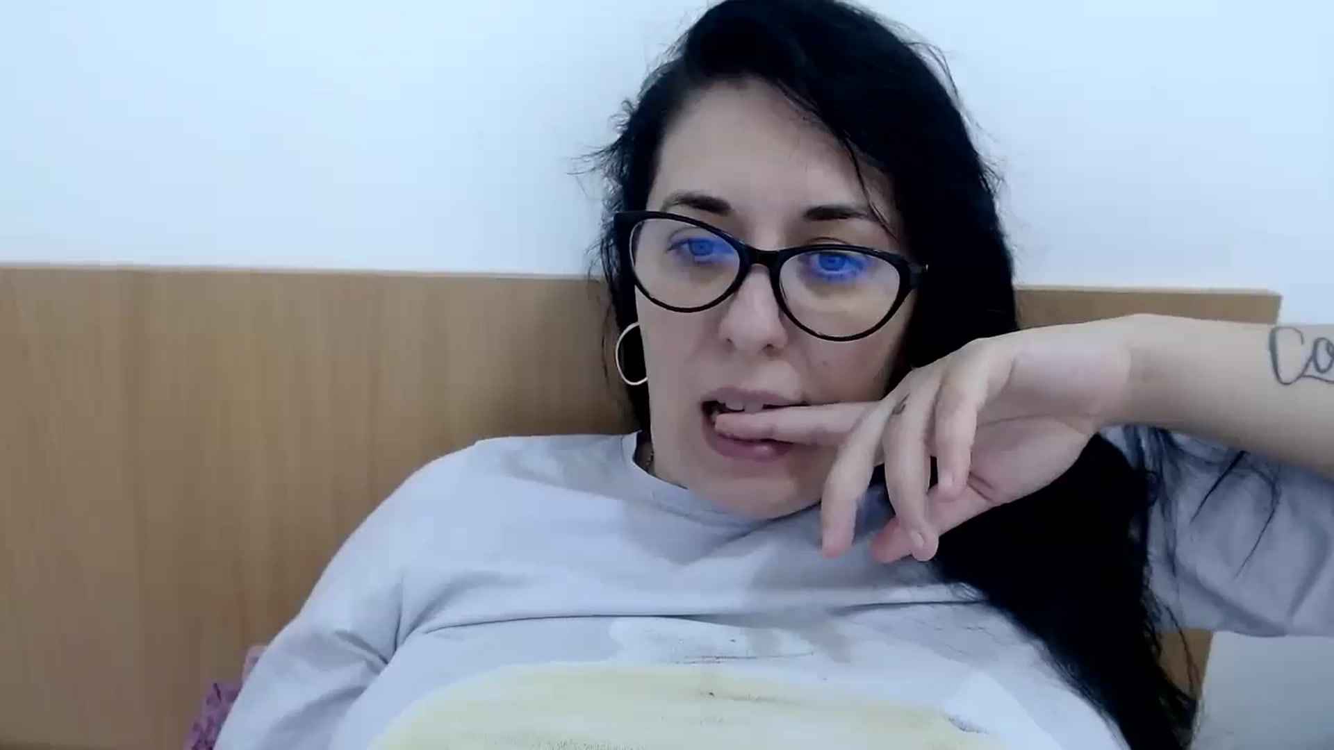 Gallery image thumbnail from Aliceblack24's myfreecams stream on, 10/24/2023, 12:29 image 19 of 20