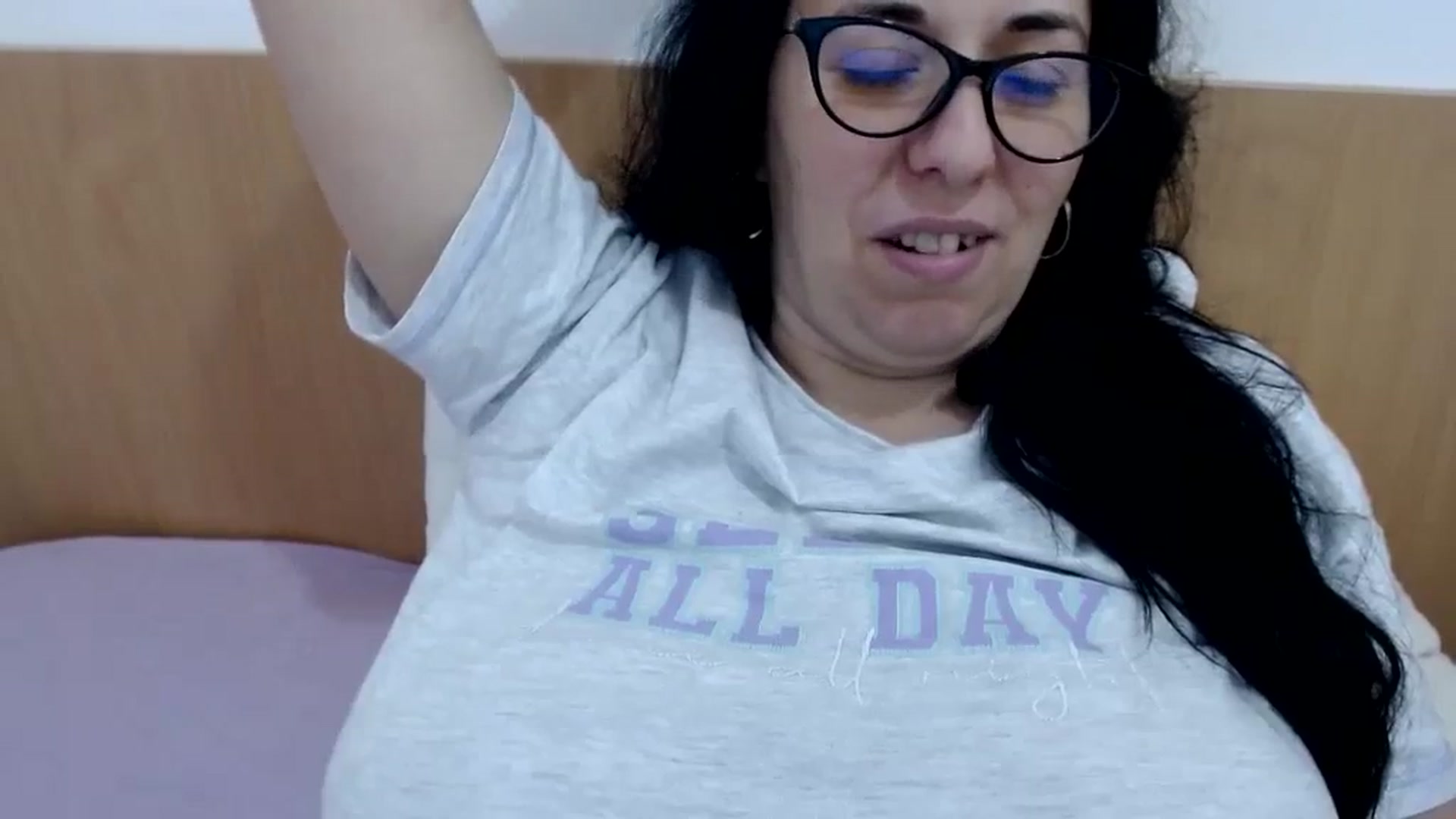 Gallery image thumbnail from Aliceblack24's myfreecams stream on, 10/25/2023, 12:00 image 19 of 20