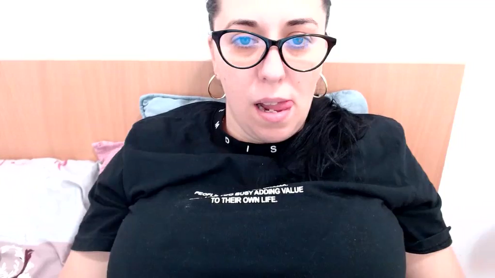 Gallery image thumbnail from Aliceblack24's myfreecams stream on, 10/28/2023, 12:07 image 7 of 20