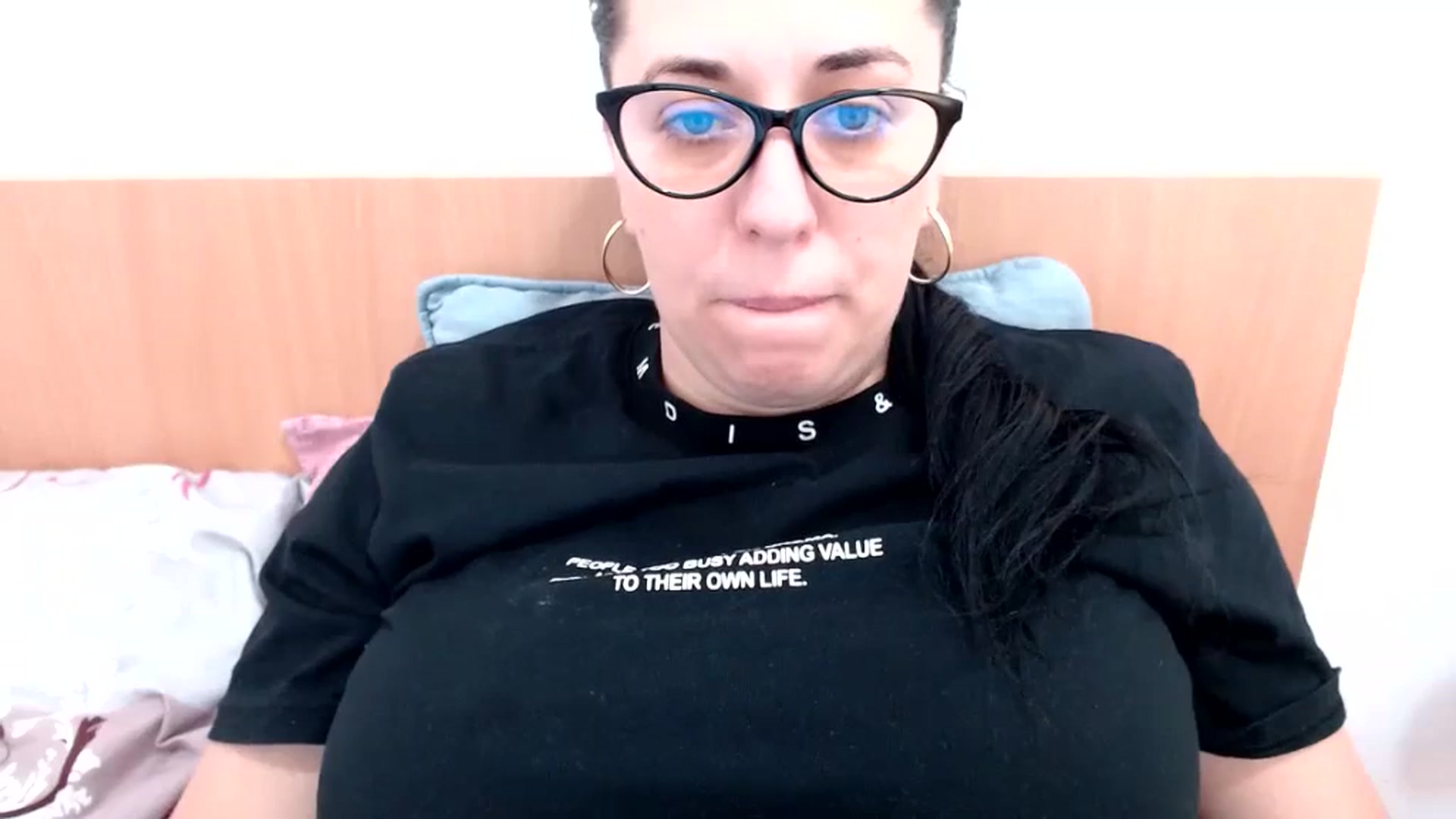 Gallery image thumbnail from Aliceblack24's myfreecams stream on, 10/28/2023, 12:07 image 9 of 20
