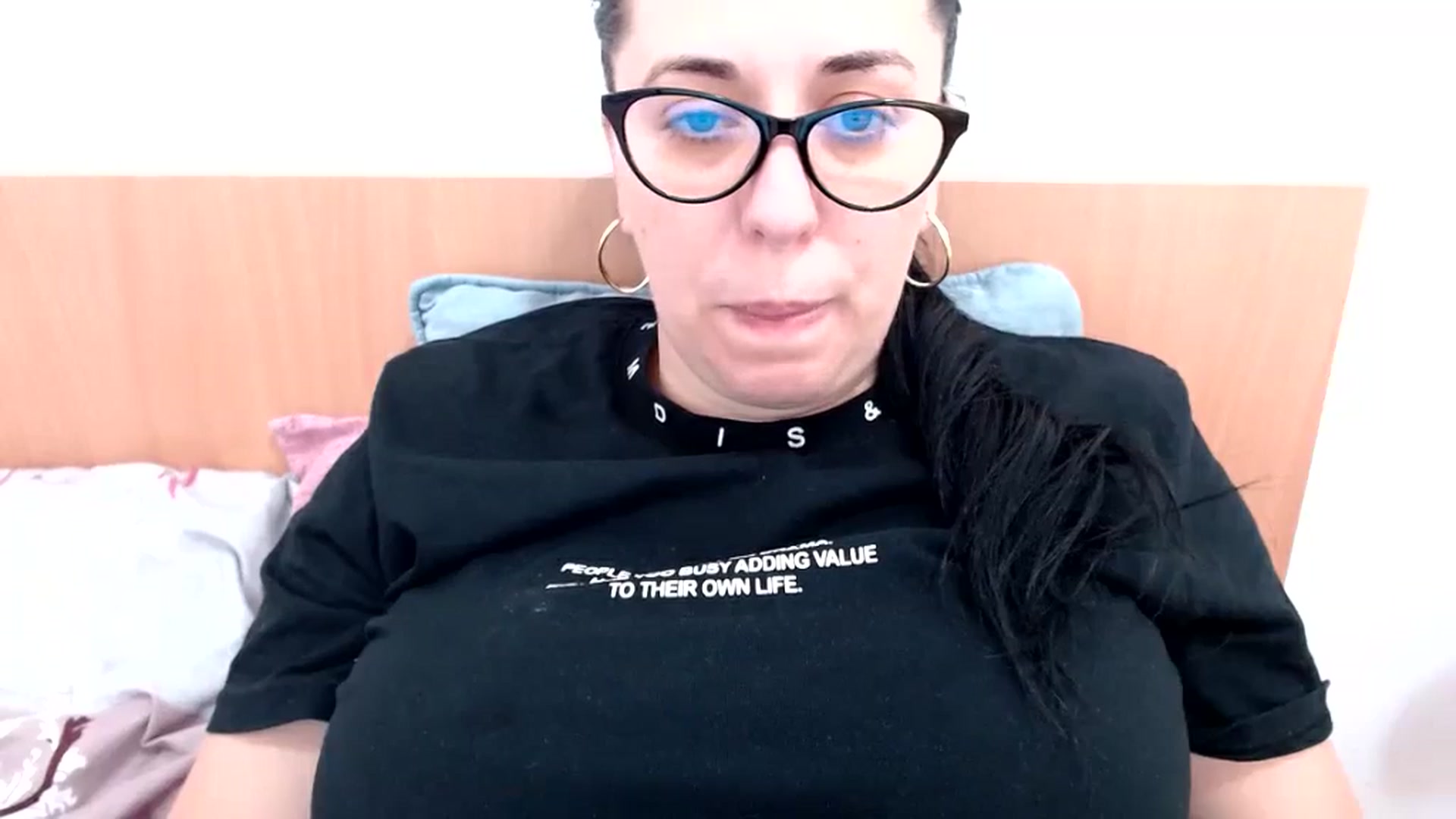Gallery image thumbnail from Aliceblack24's myfreecams stream on, 10/28/2023, 12:07 image 8 of 20