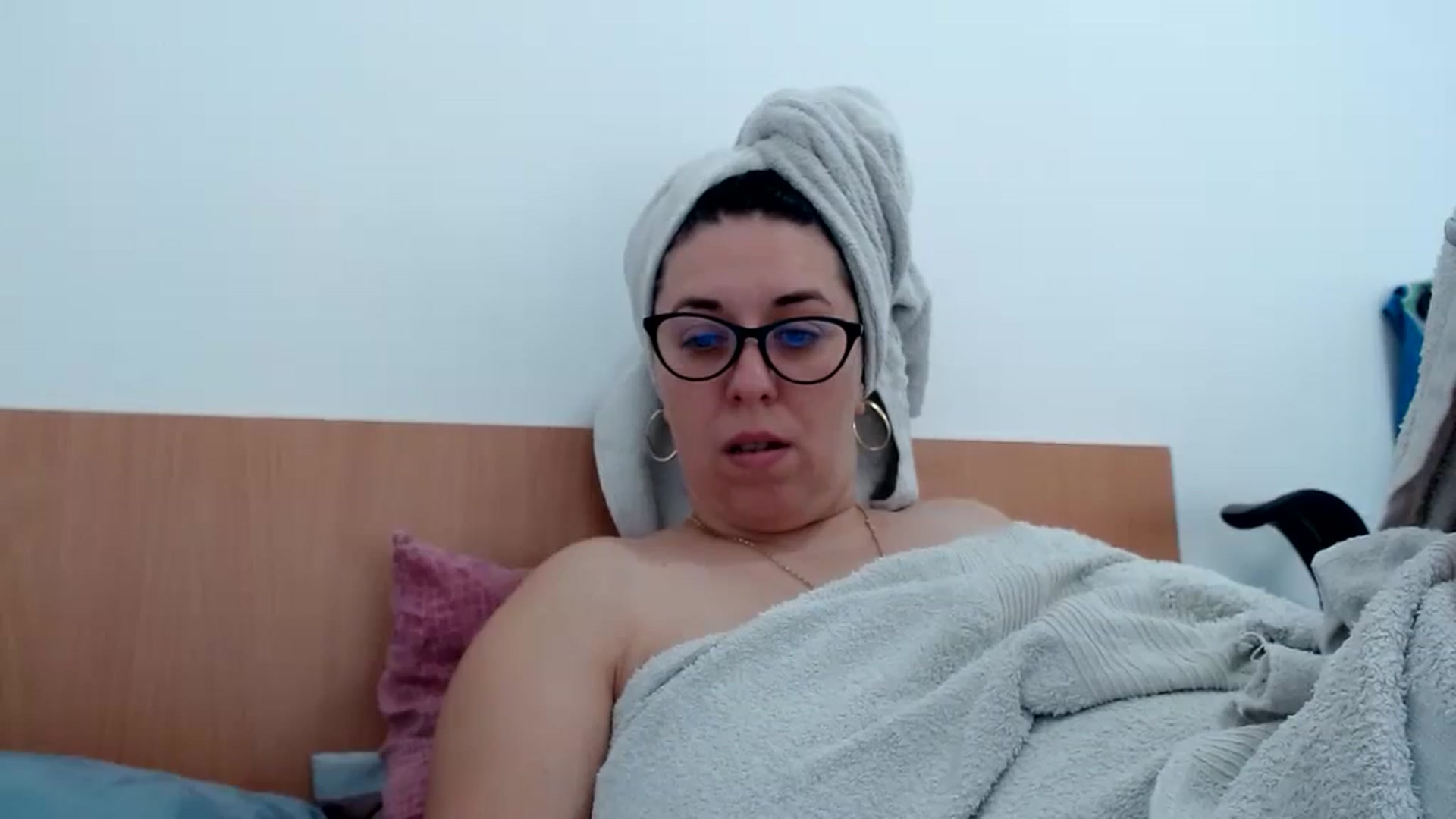 Gallery image thumbnail from Aliceblack24's myfreecams stream on, 10/30/2023, 13:16 image 16 of 20