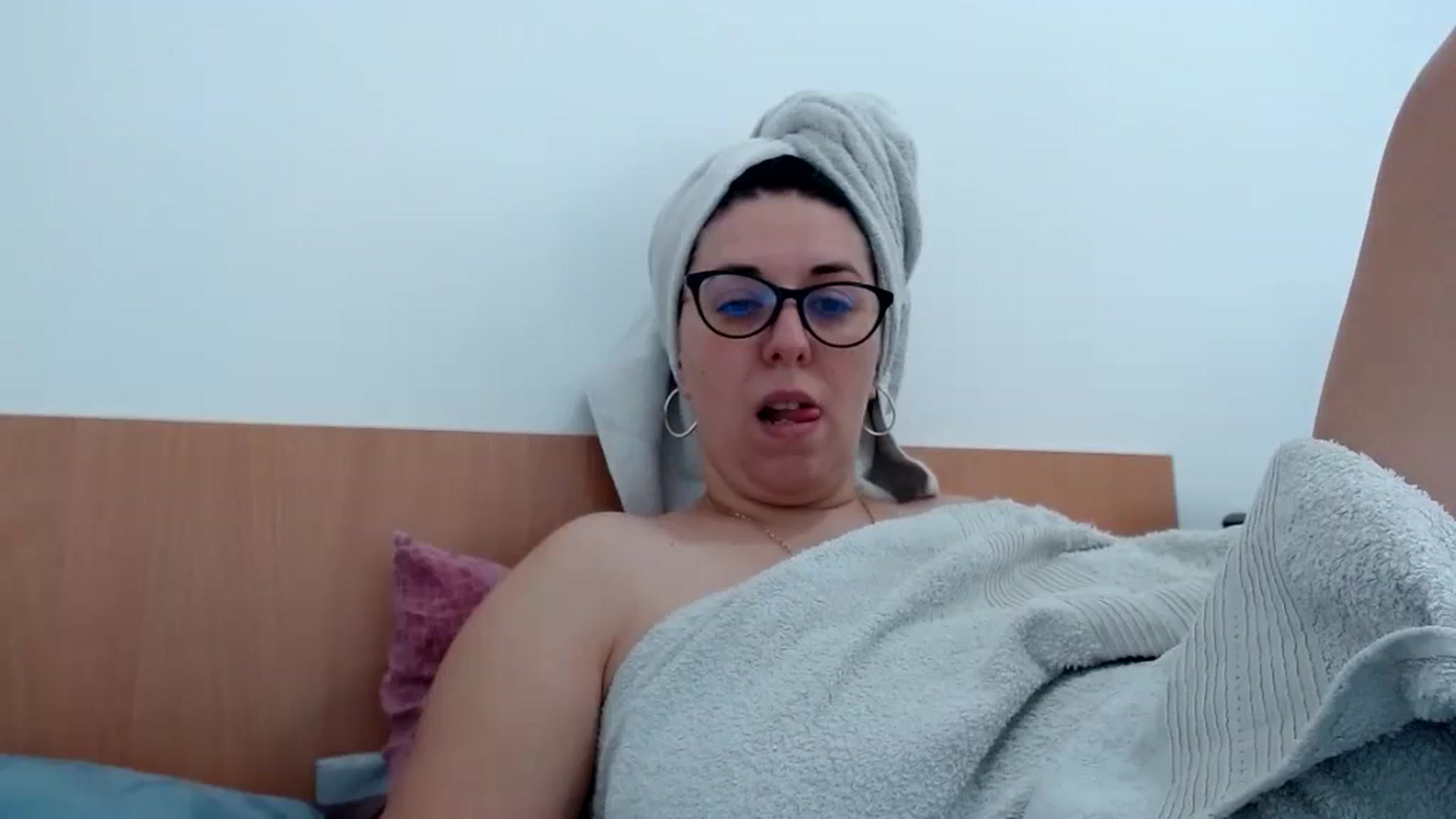 Gallery image thumbnail from Aliceblack24's myfreecams stream on, 10/30/2023, 13:16 image 1 of 20