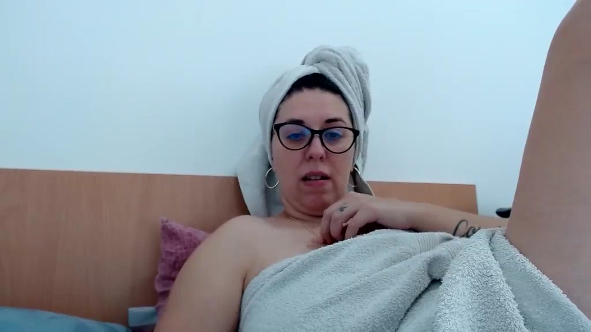Gallery image thumbnail from Aliceblack24's myfreecams stream on, 10/30/2023, 13:16 image 8 of 20