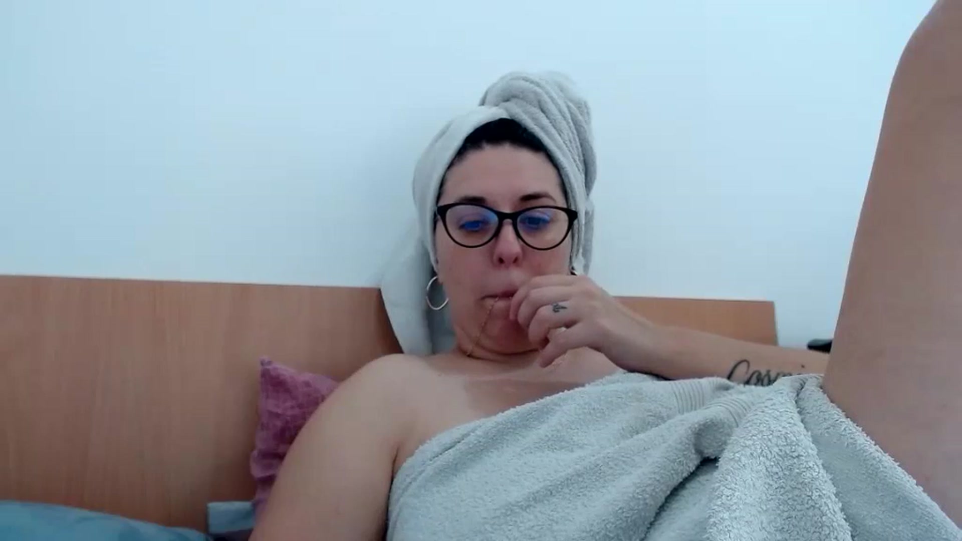 Gallery image thumbnail from Aliceblack24's myfreecams stream on, 10/30/2023, 13:16 image 11 of 20