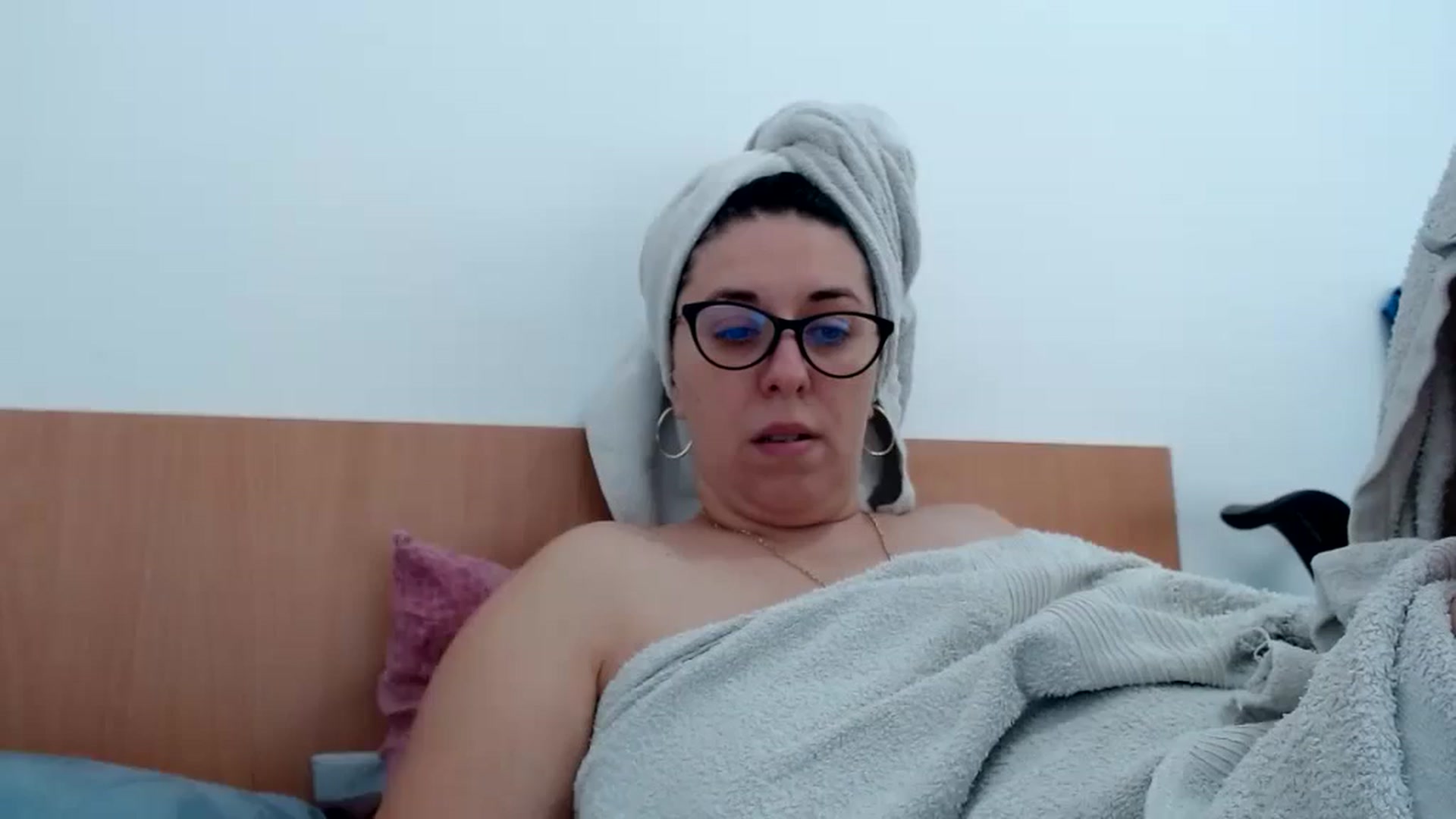 Gallery image thumbnail from Aliceblack24's myfreecams stream on, 10/30/2023, 13:16 image 13 of 20