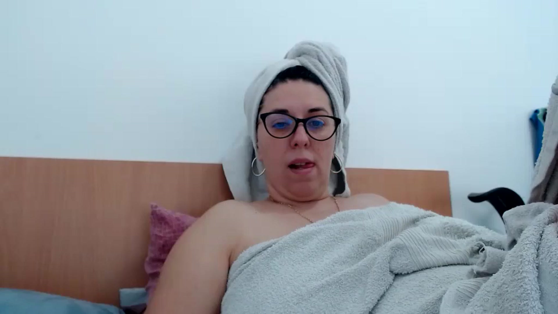 Gallery image thumbnail from Aliceblack24's myfreecams stream on, 10/30/2023, 13:16 image 15 of 20