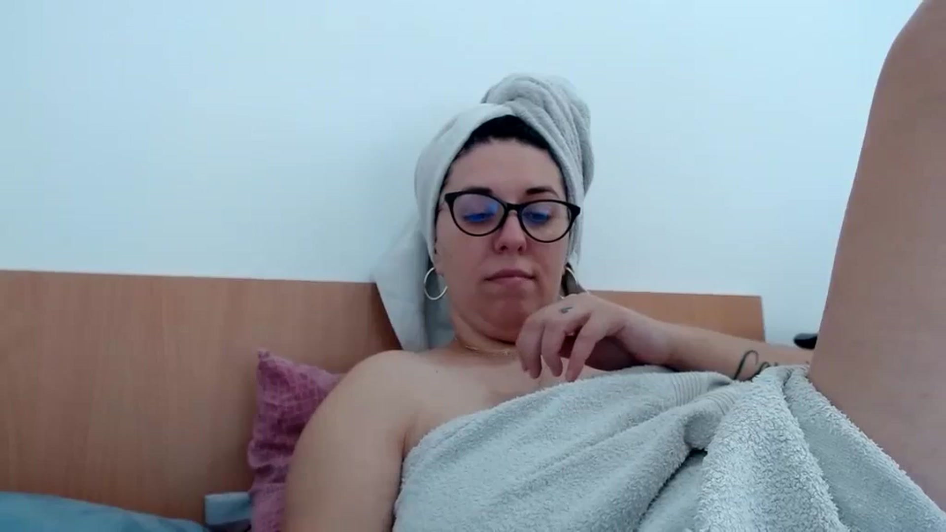 Gallery image thumbnail from Aliceblack24's myfreecams stream on, 10/30/2023, 13:16 image 7 of 20