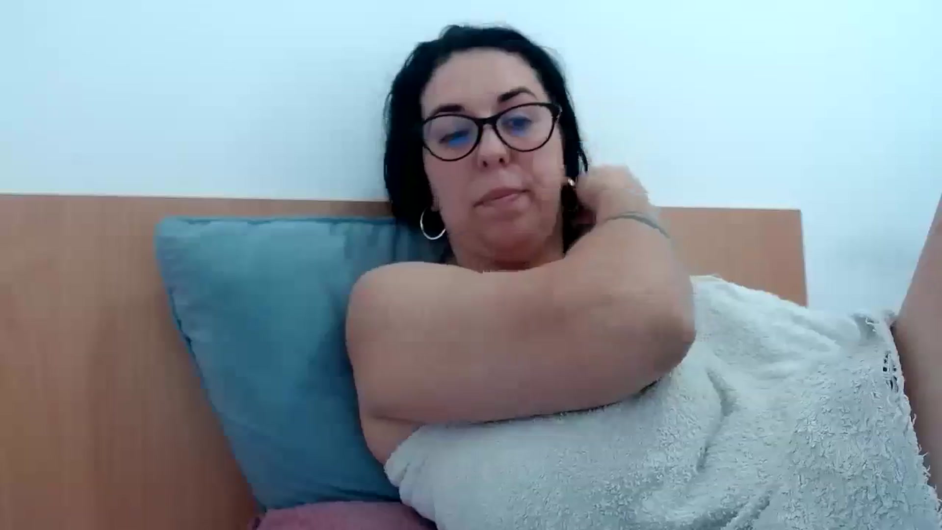 Gallery image thumbnail from Aliceblack24's myfreecams stream on, 11/01/2023, 12:44 image 16 of 20