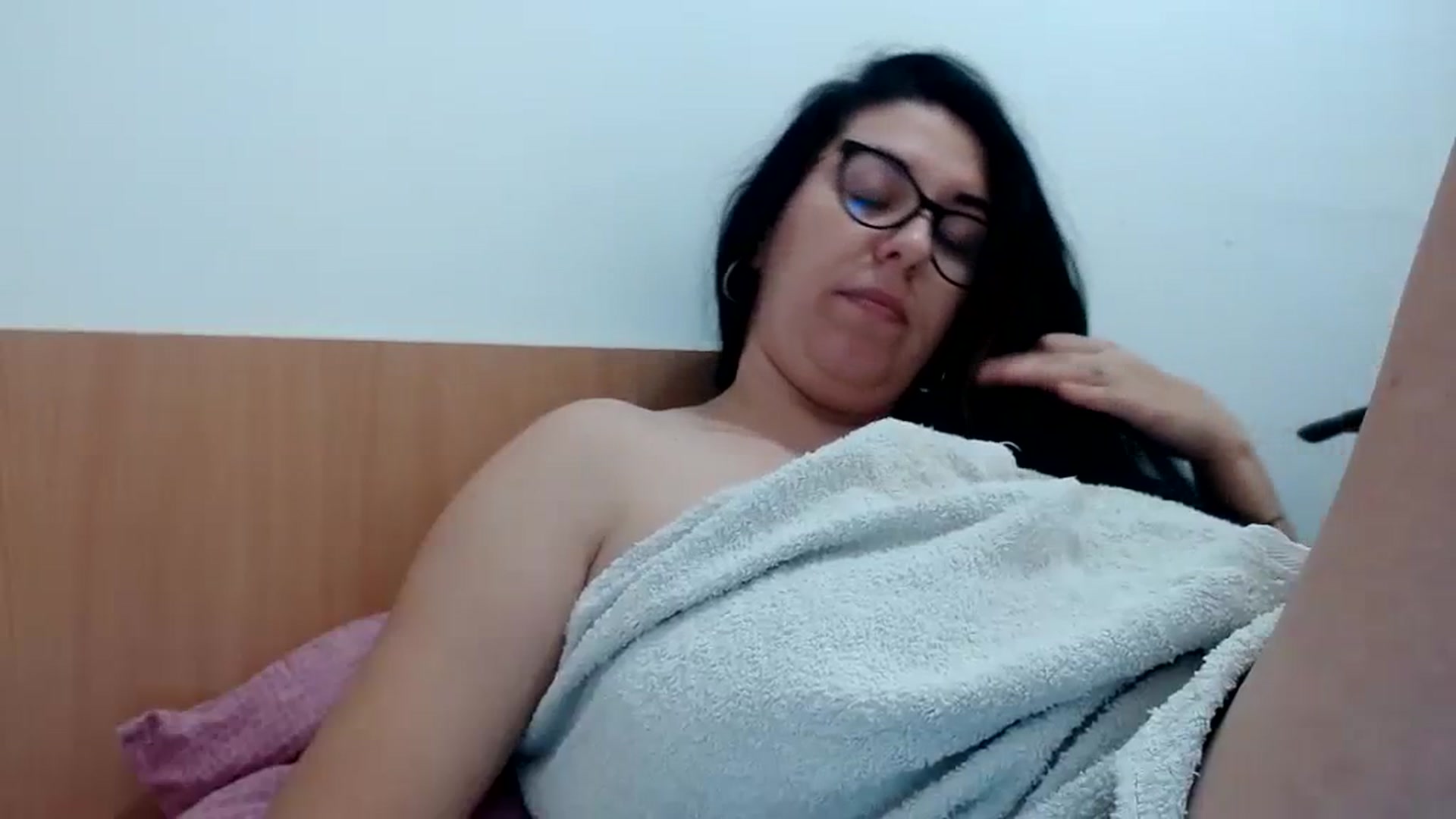 Gallery image thumbnail from Aliceblack24's myfreecams stream on, 11/01/2023, 14:09 image 14 of 20