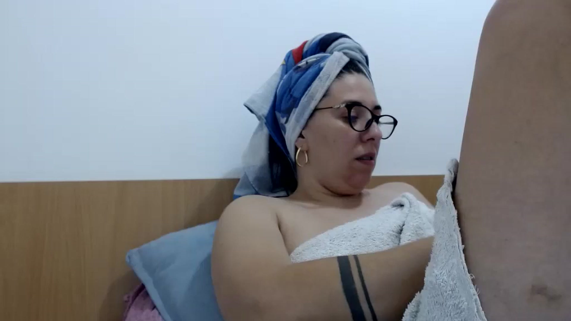 Gallery image thumbnail from Aliceblack24's myfreecams stream on, 11/03/2023, 14:04 image 1 of 20