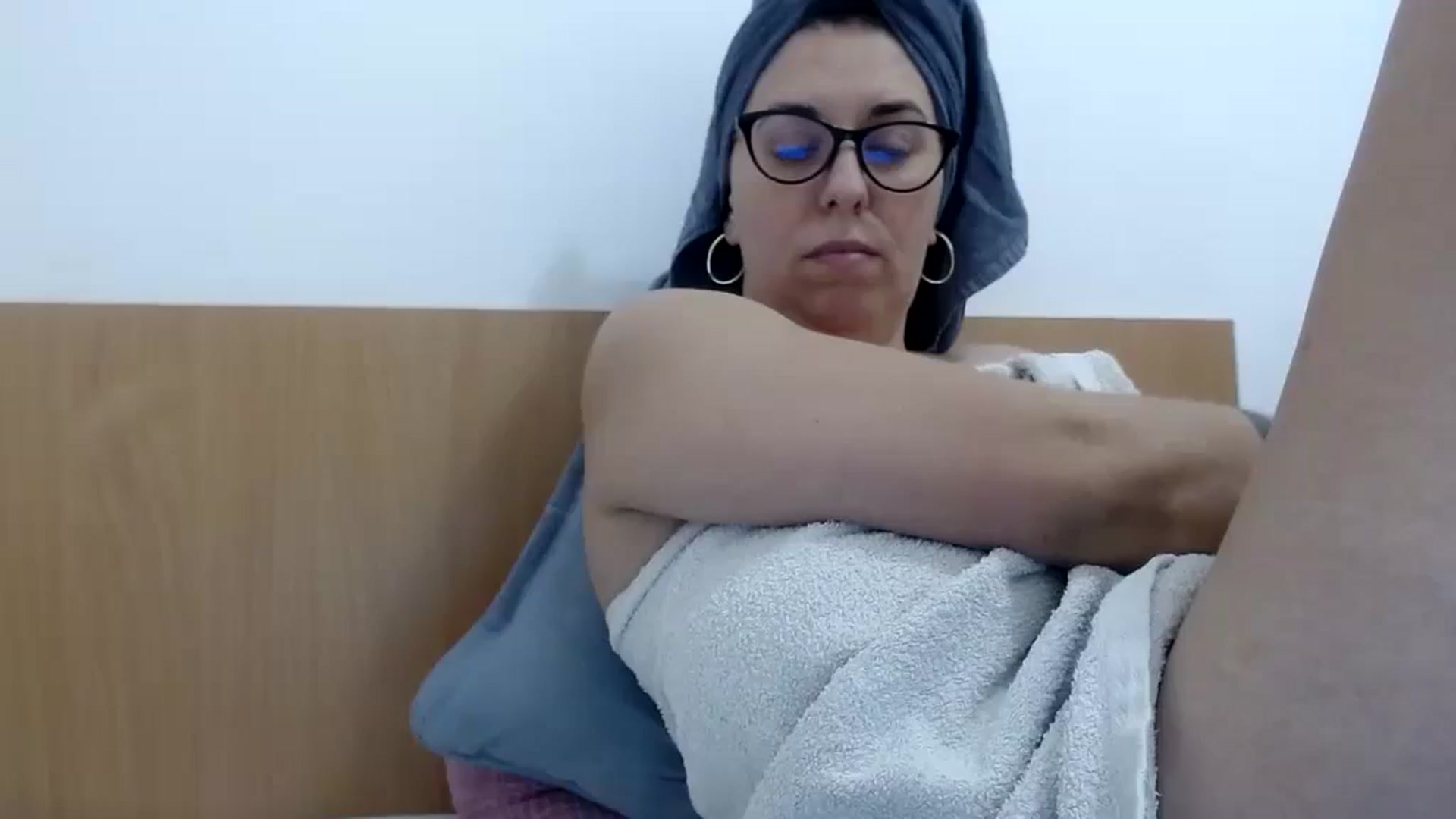 Gallery image thumbnail from Aliceblack24's myfreecams stream on, 11/12/2023, 12:29 image 6 of 20