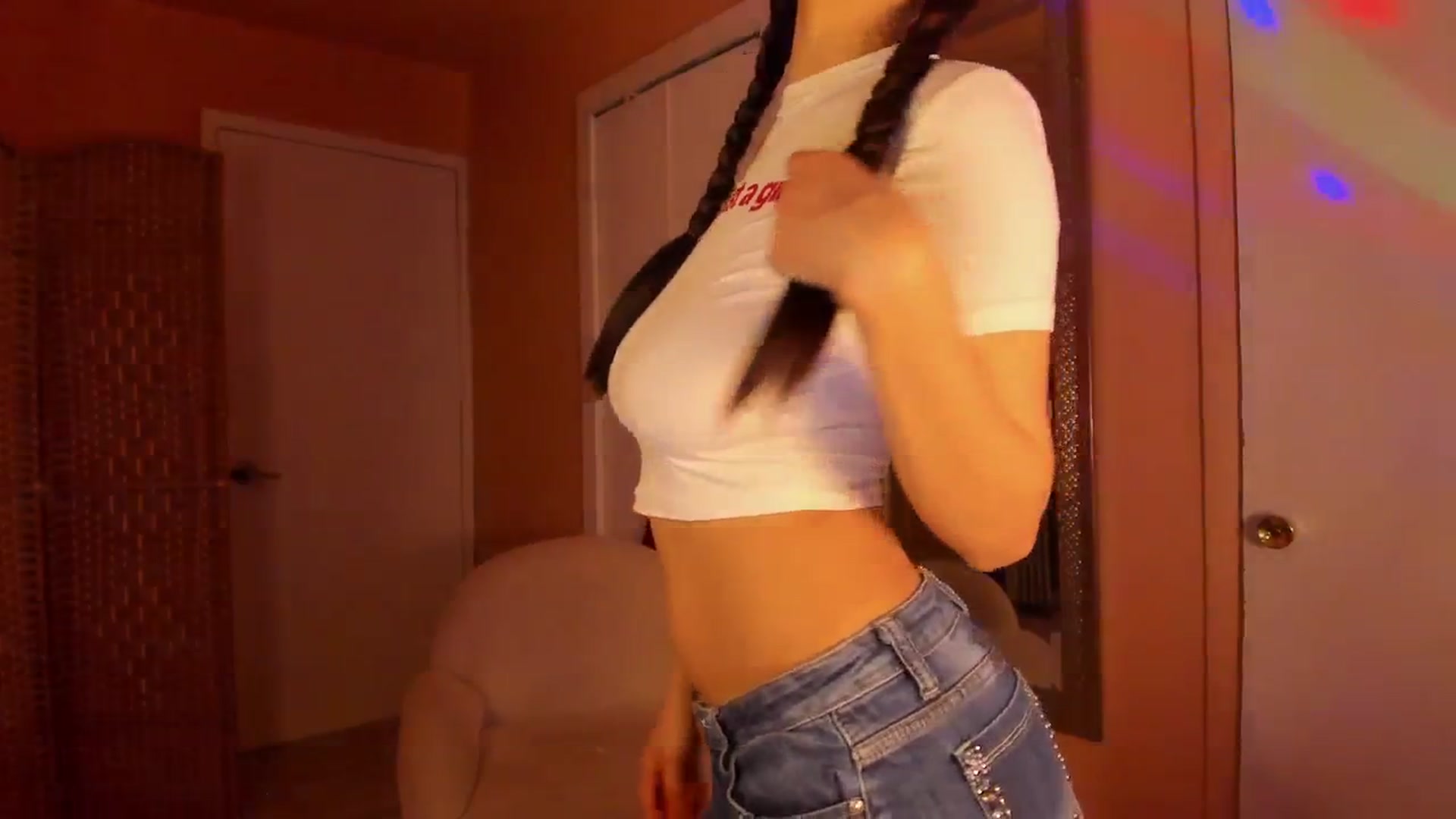 Gallery image thumbnail from Alicee199's myfreecams stream on, 12/04/2025, 08:04 image 4 of 20