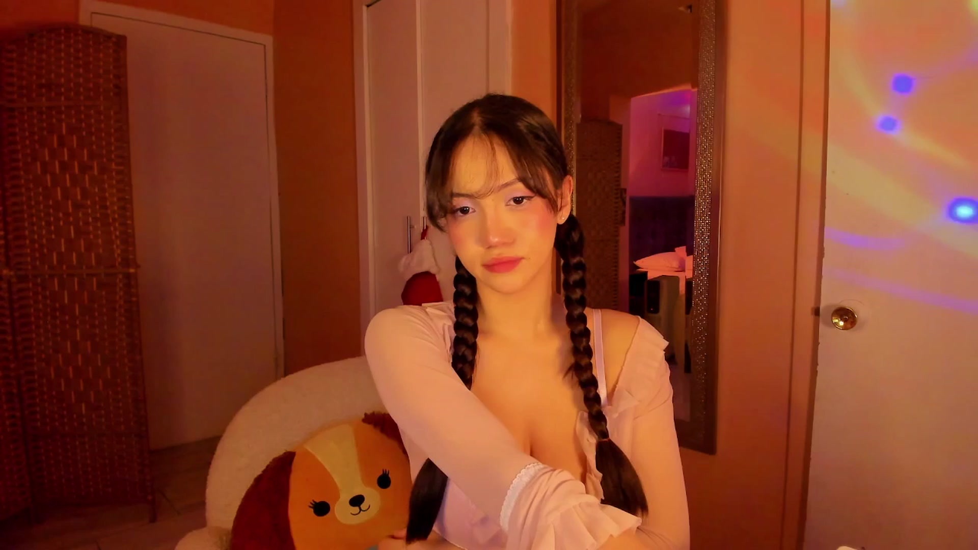 Gallery image thumbnail from Alicee199's myfreecams stream on, 12/17/2025, 07:42 image 18 of 20