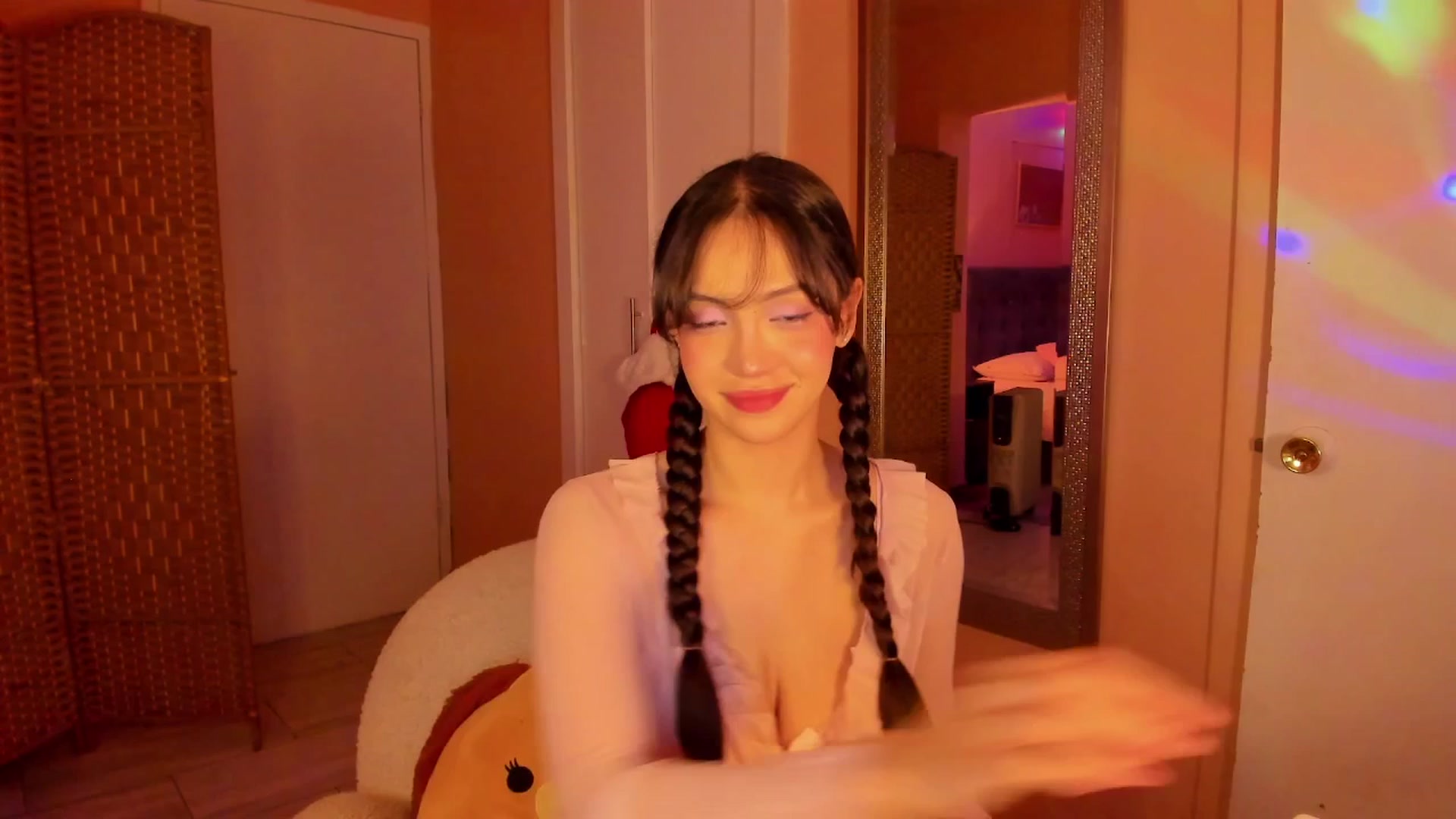 Gallery image thumbnail from Alicee199's myfreecams stream on, 12/17/2025, 07:42 image 11 of 20