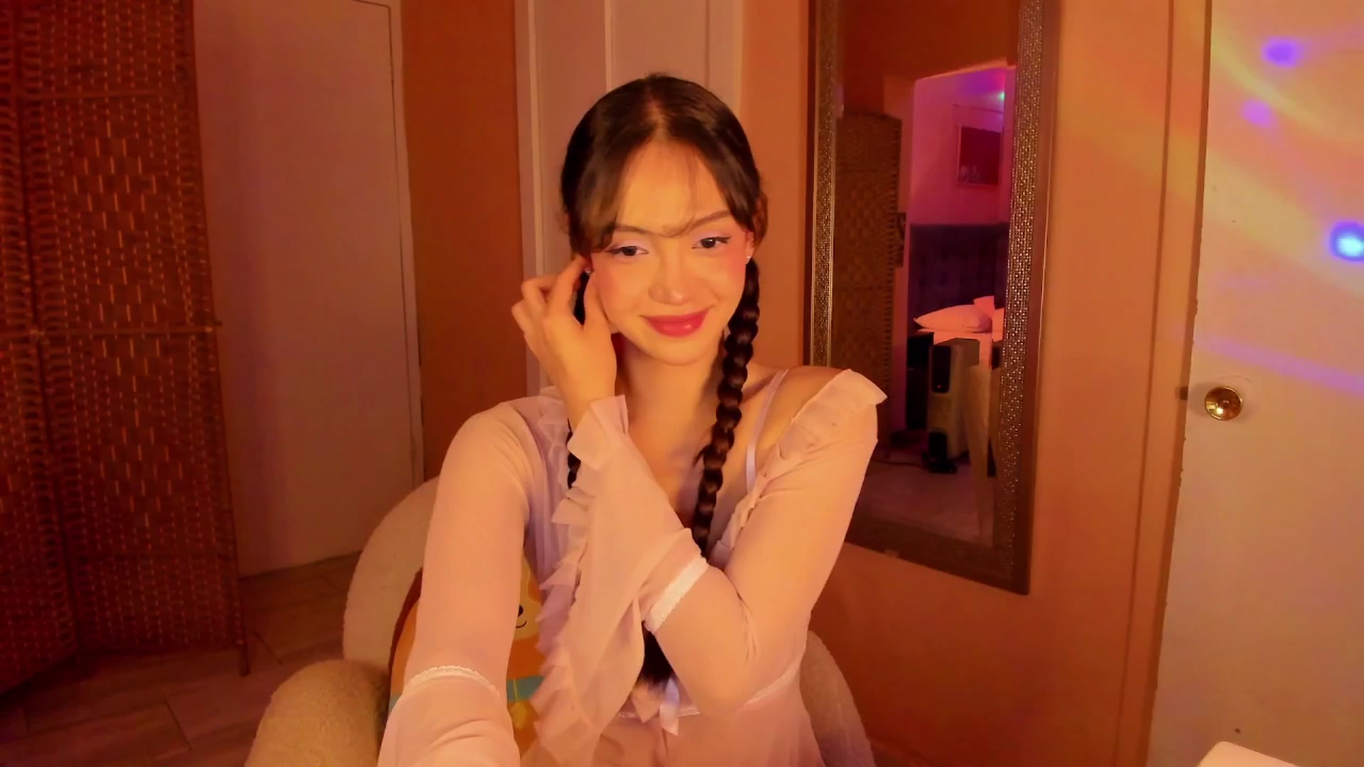 Gallery image thumbnail from Alicee199's myfreecams stream on, 12/17/2025, 07:42 image 8 of 20
