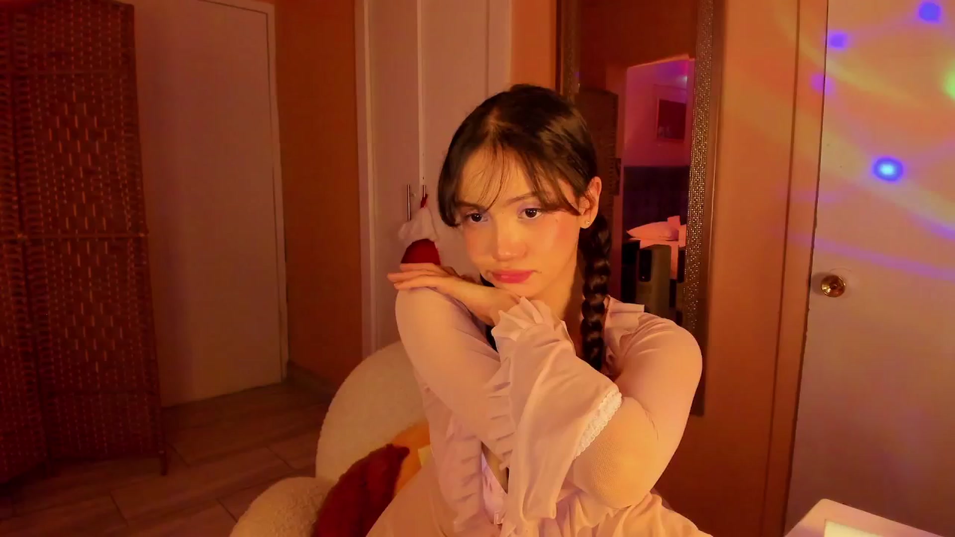 Gallery image thumbnail from Alicee199's myfreecams stream on, 12/17/2025, 09:06 image 15 of 20