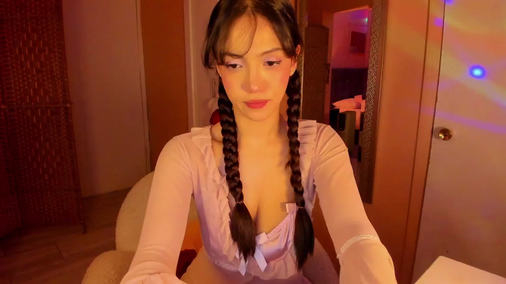 Gallery image thumbnail from Alicee199's myfreecams stream on, 12/17/2025, 09:06 image 3 of 20