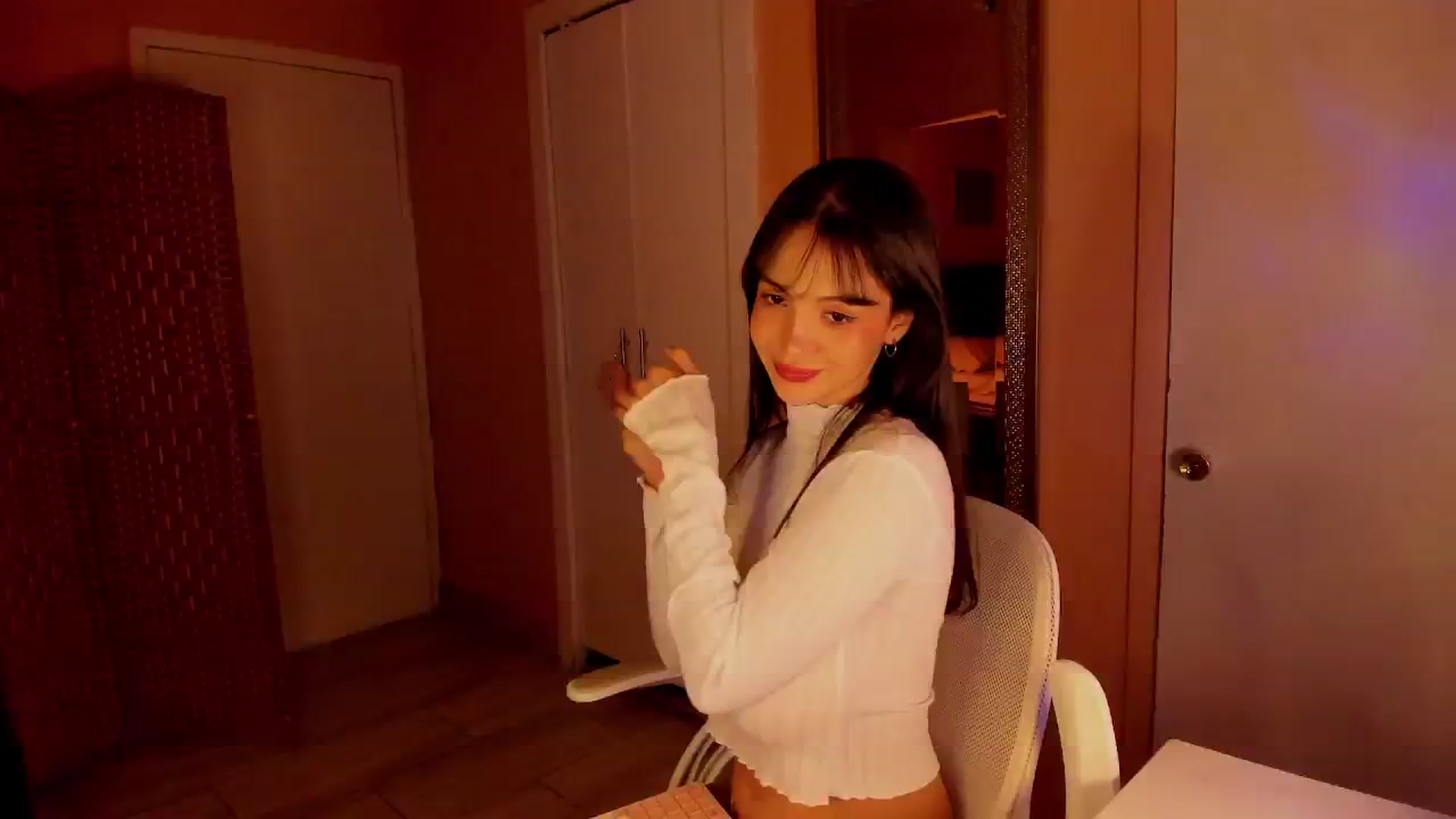 Gallery image thumbnail from Alicee199's myfreecams stream on, 02/18/2026, 11:07 image 11 of 20