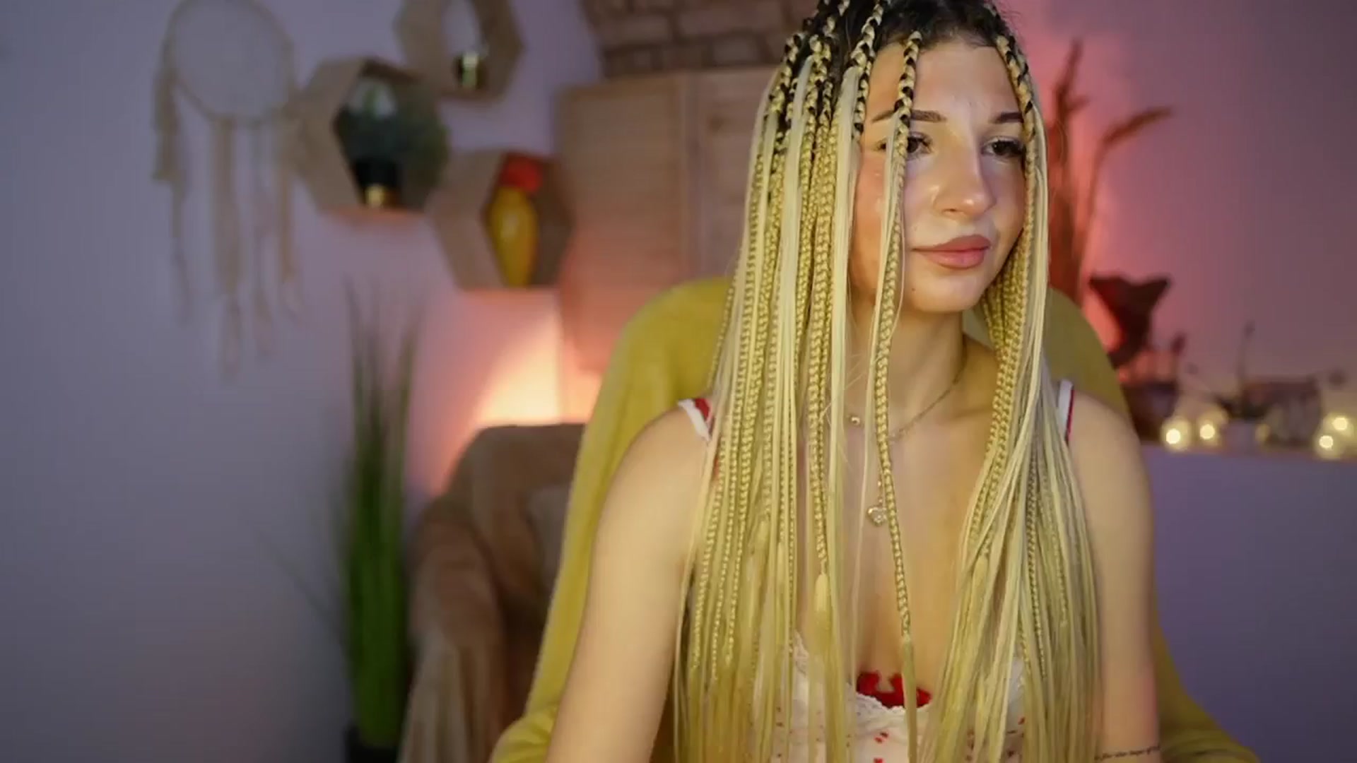 Gallery image thumbnail from Alicee_Kiss's myfreecams stream on, 12/16/2024, 19:45 image 10 of 20